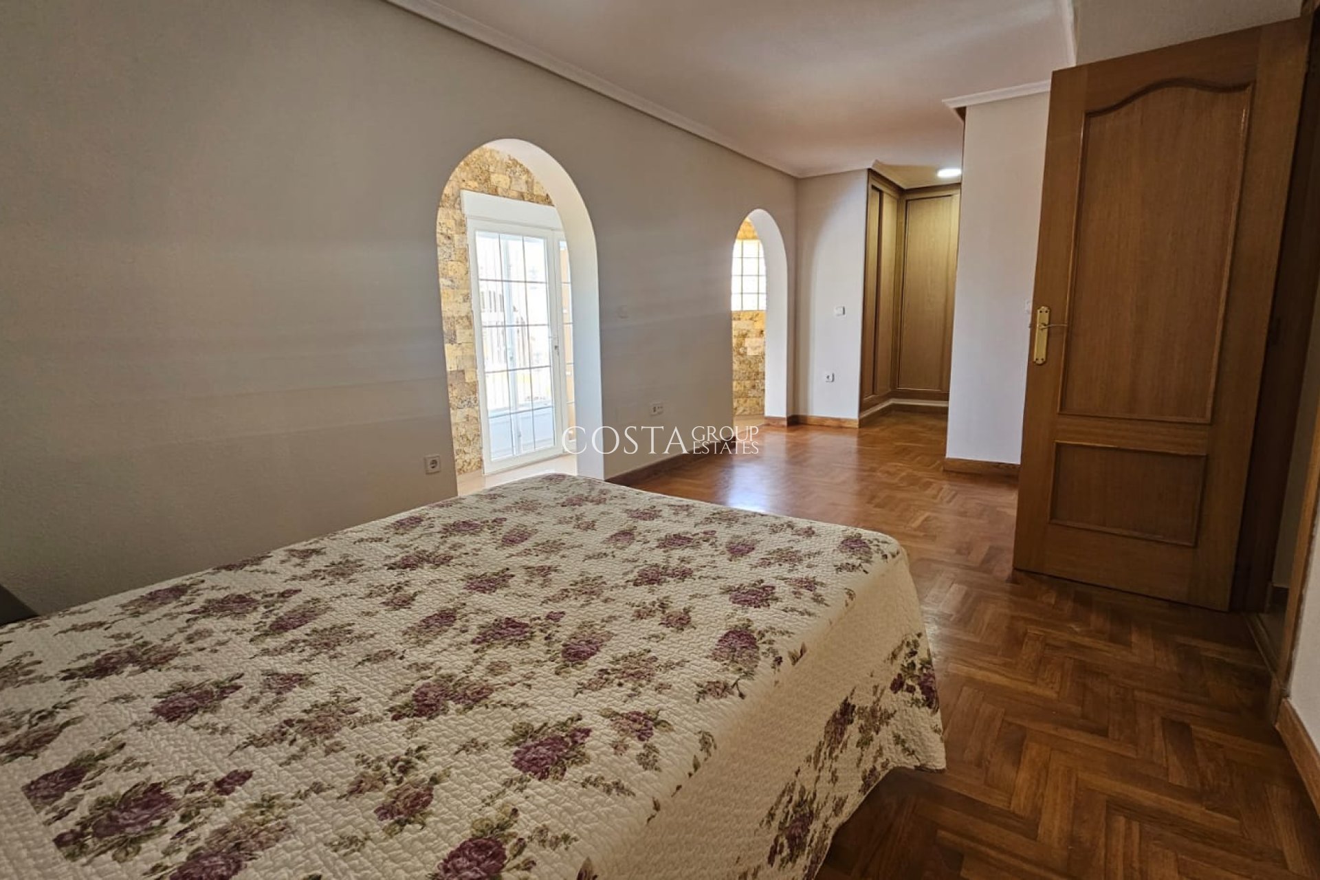 Resale - Villa -
Los Alcazares