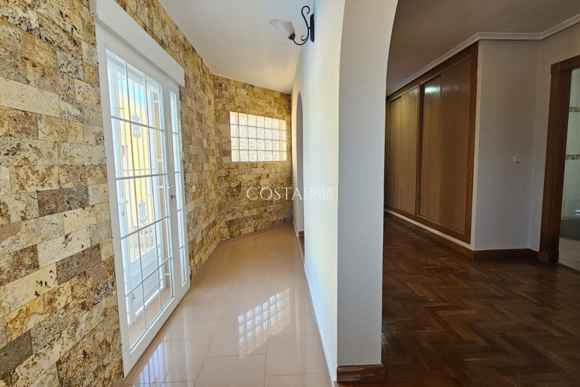 Resale - Villa -
Los Alcazares