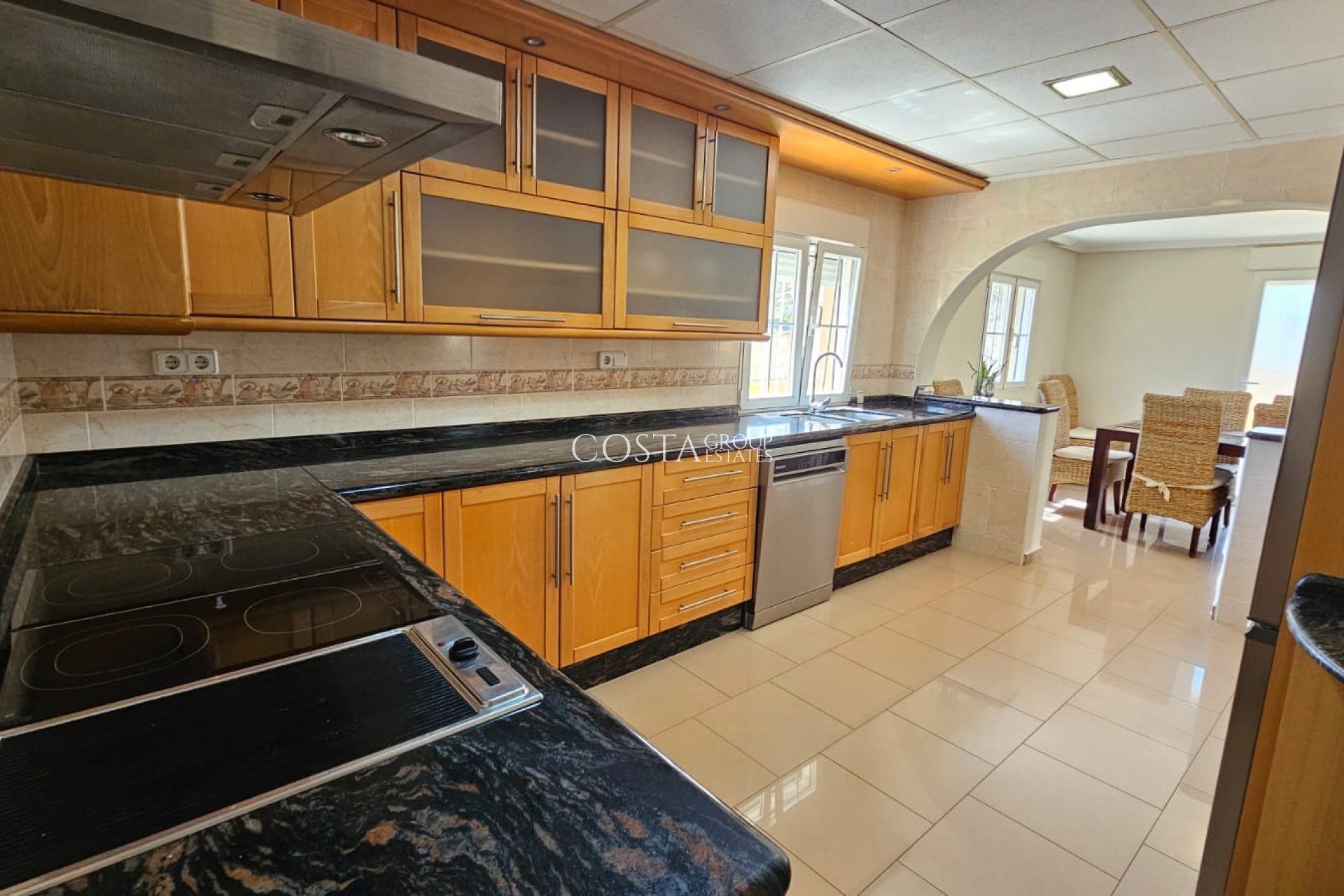 Resale - Villa -
Los Alcazares