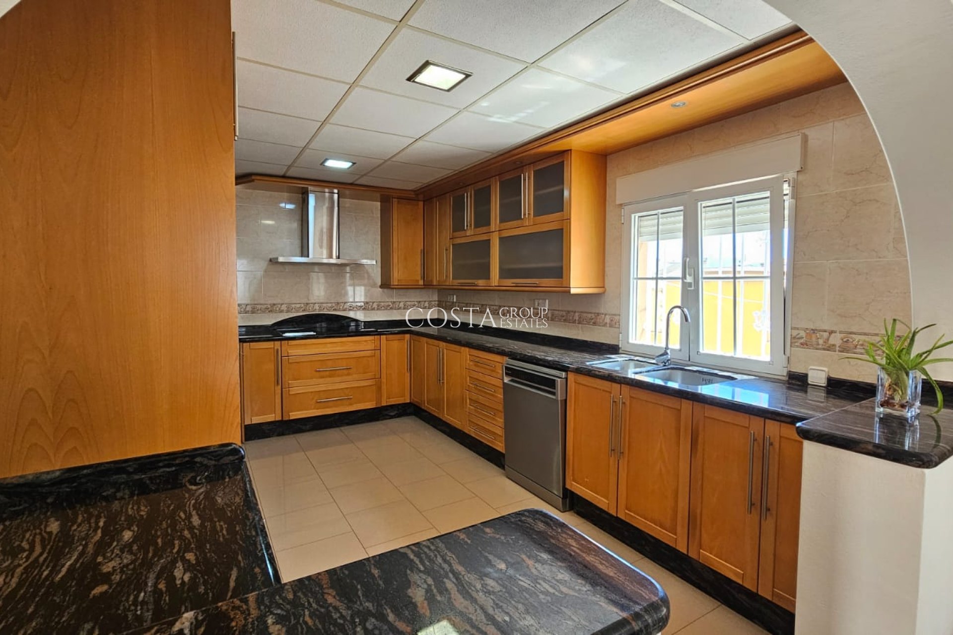 Resale - Villa -
Los Alcazares