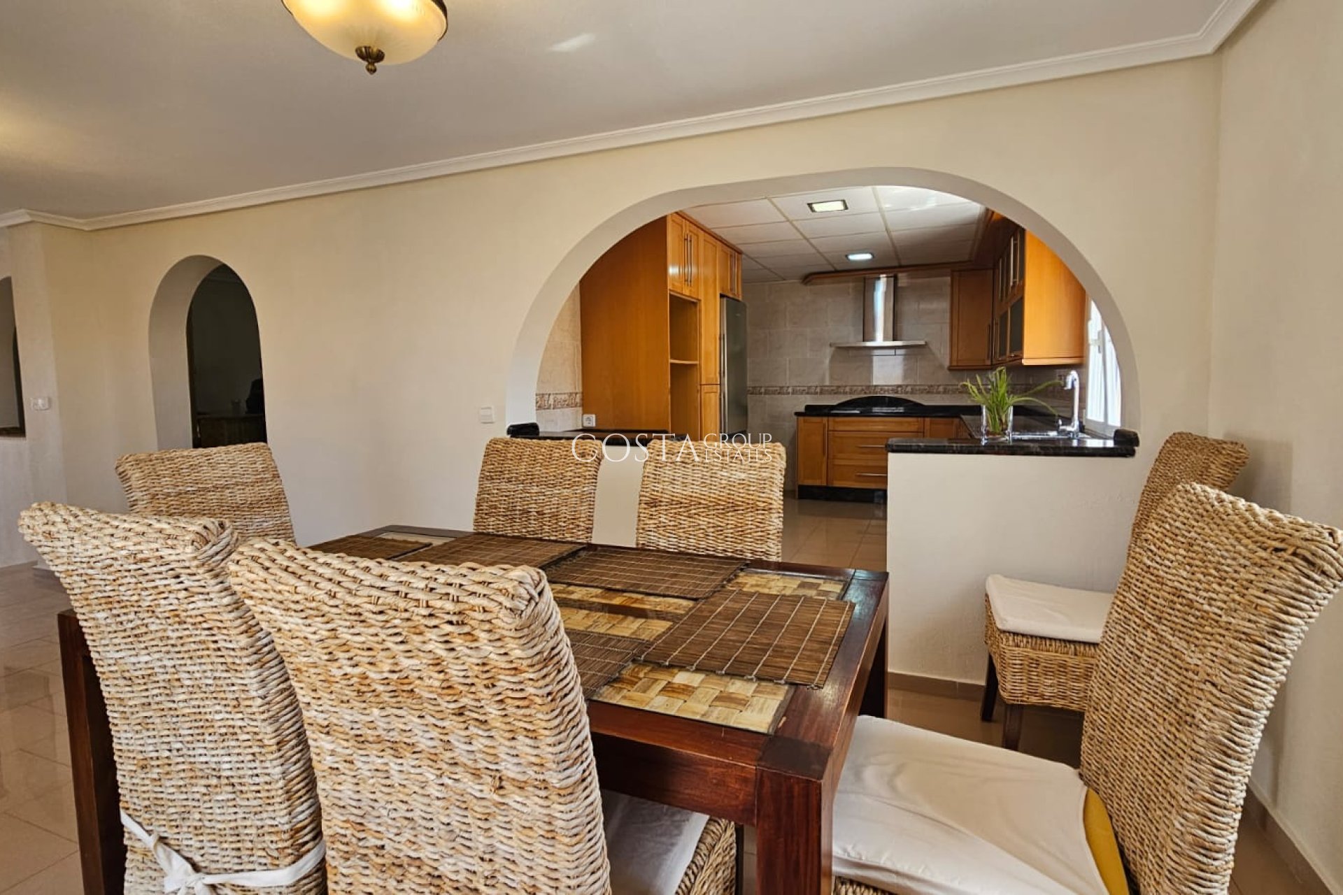 Resale - Villa -
Los Alcazares