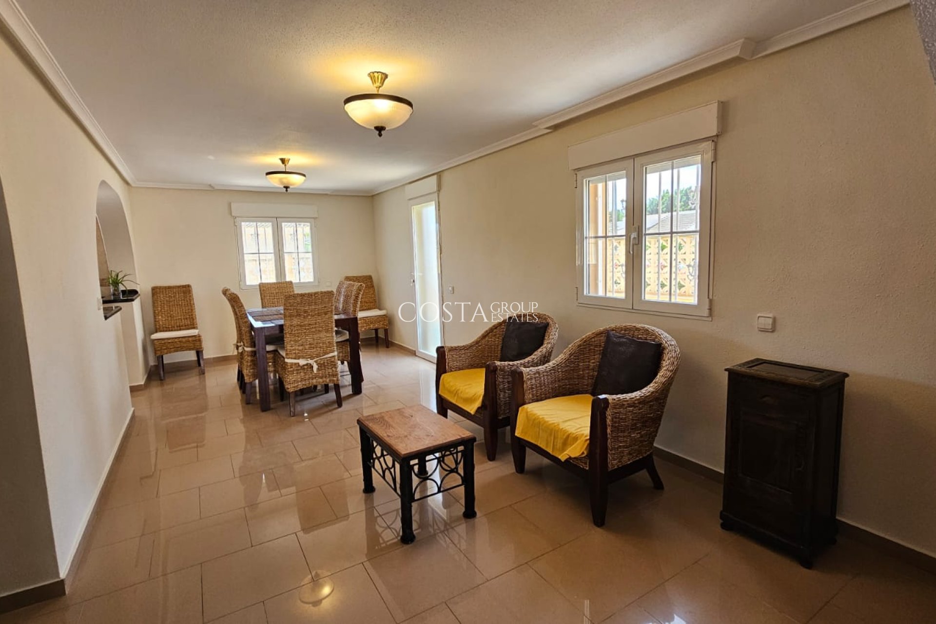 Resale - Villa -
Los Alcazares