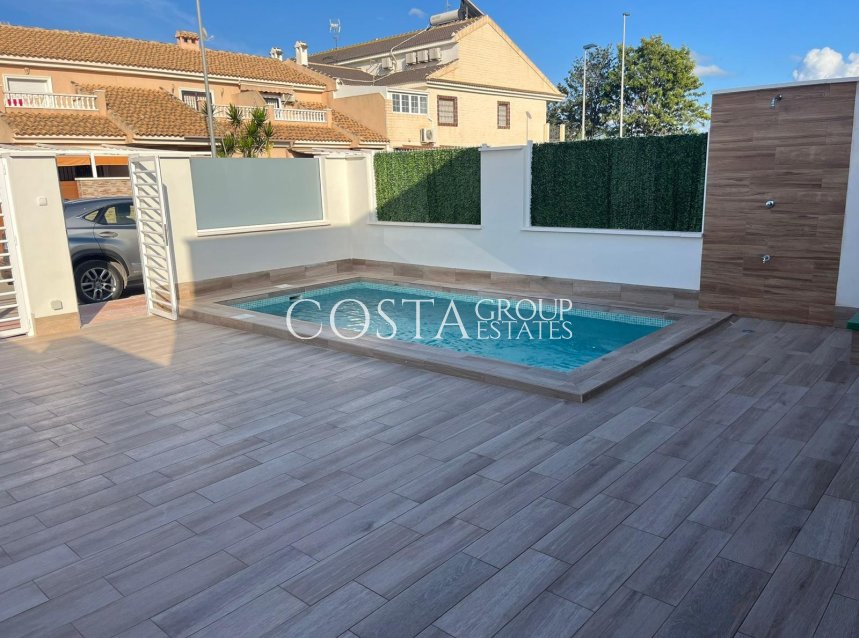 Resale - Villa -
Los Alcazares