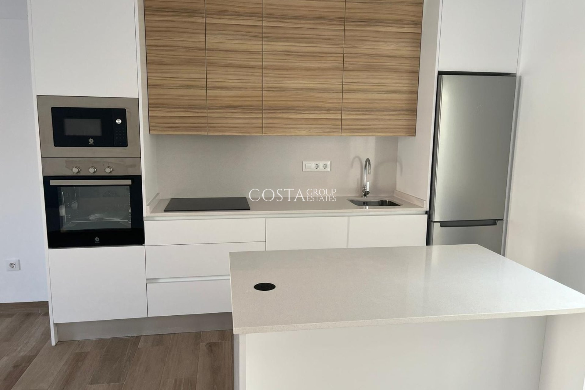 Resale - Villa -
Los Alcazares