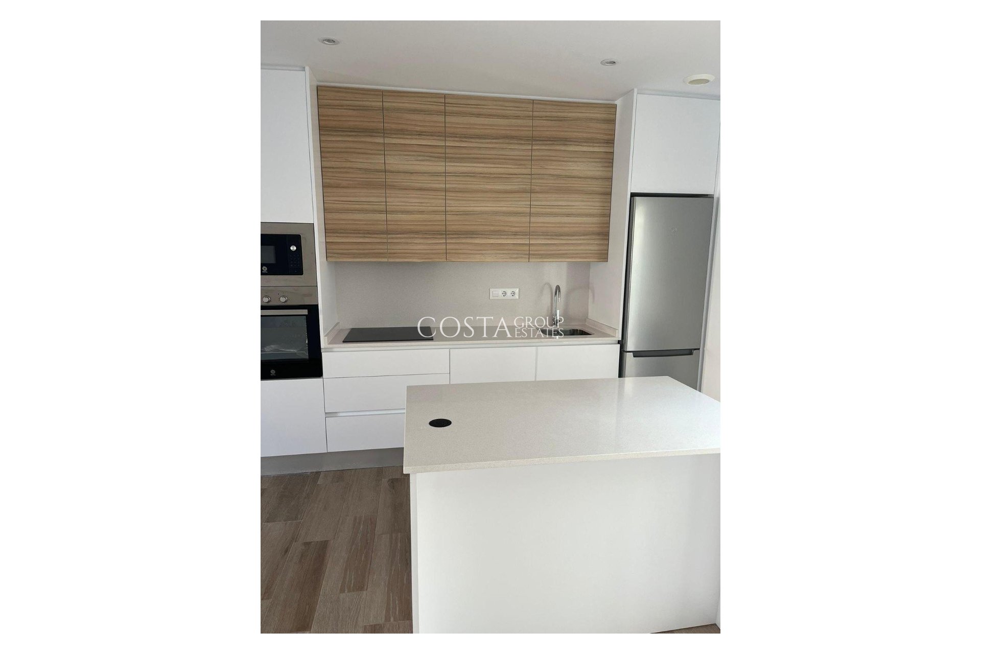 Resale - Villa -
Los Alcazares