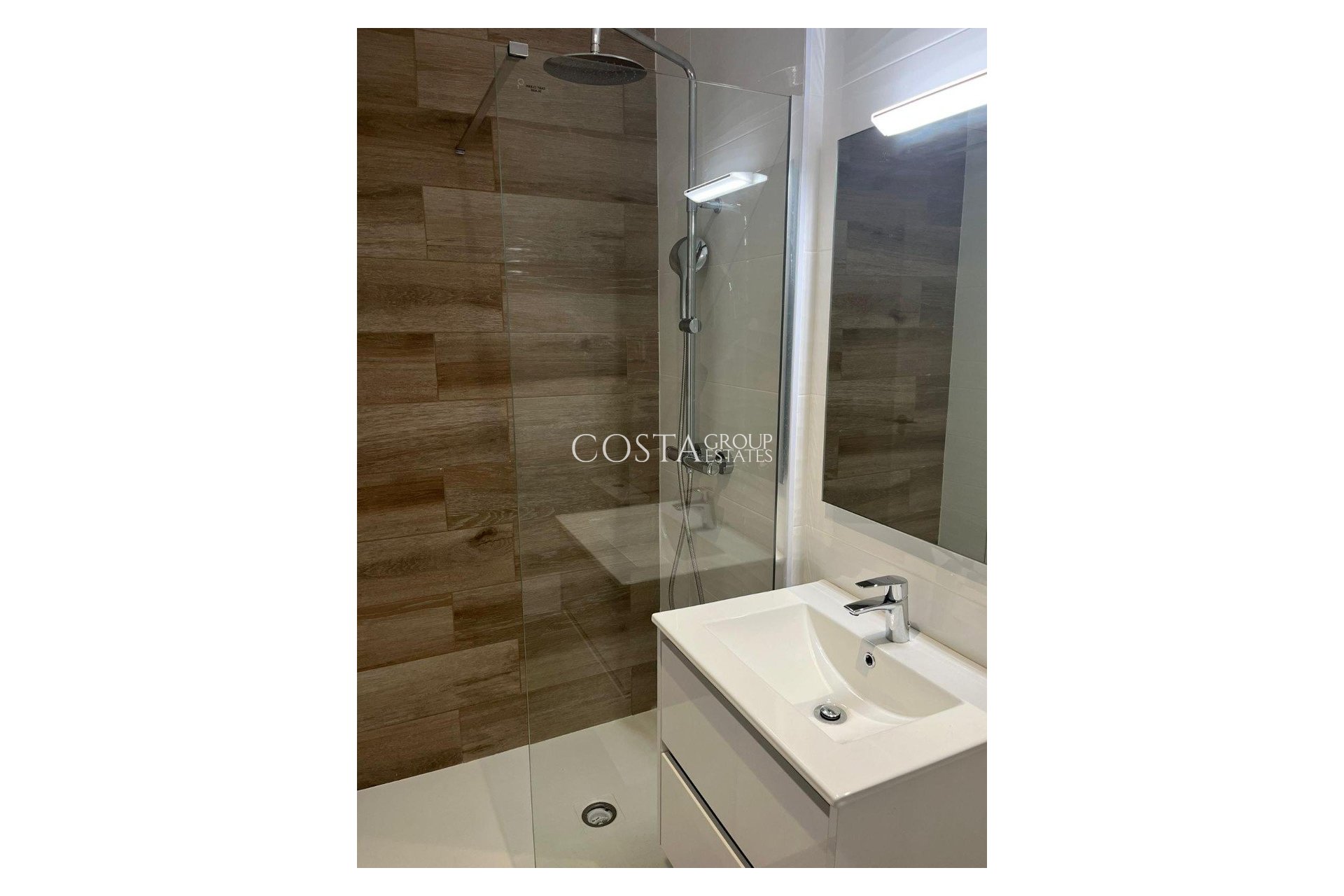 Resale - Villa -
Los Alcazares