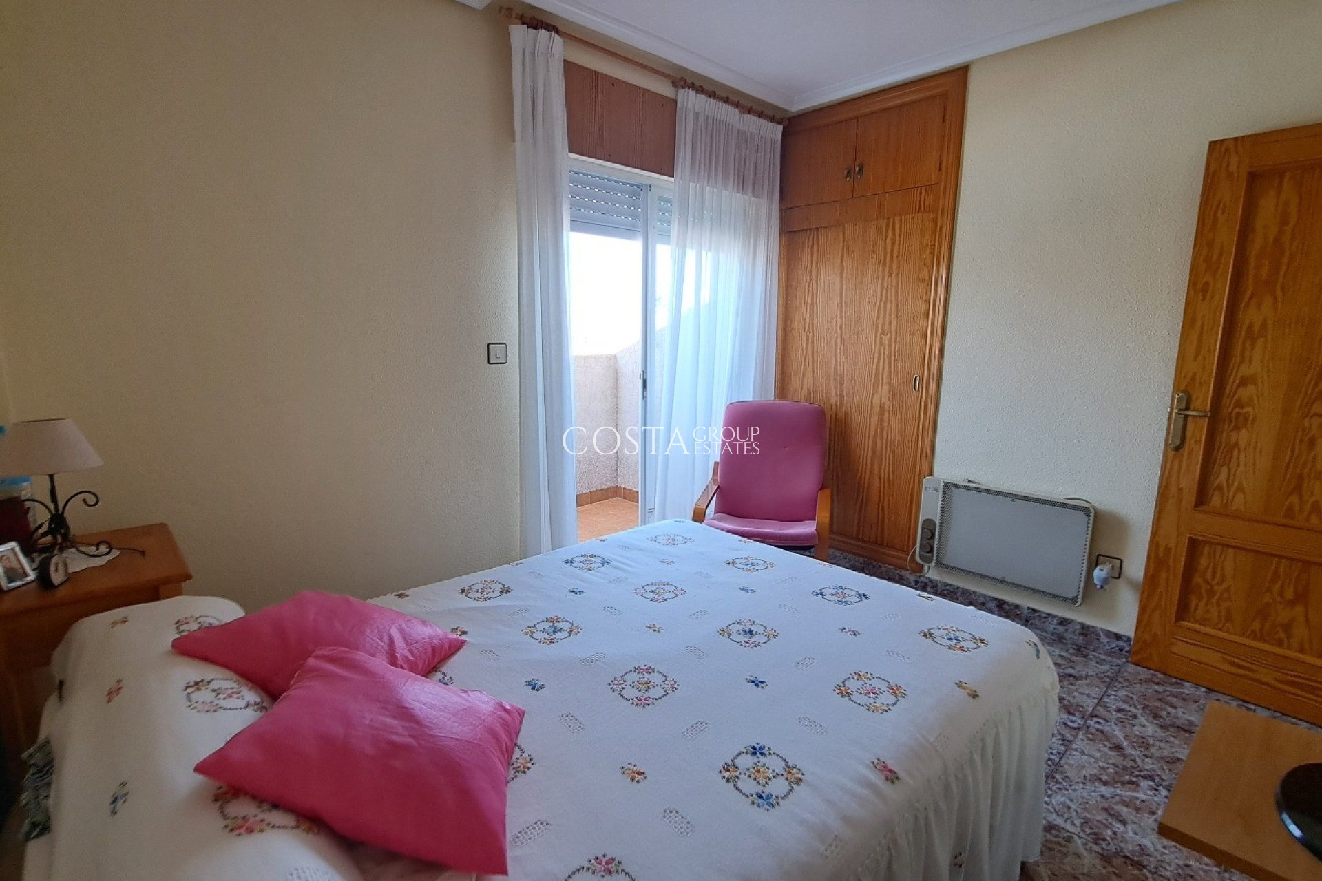 Resale - Villa -
Los Alcazares