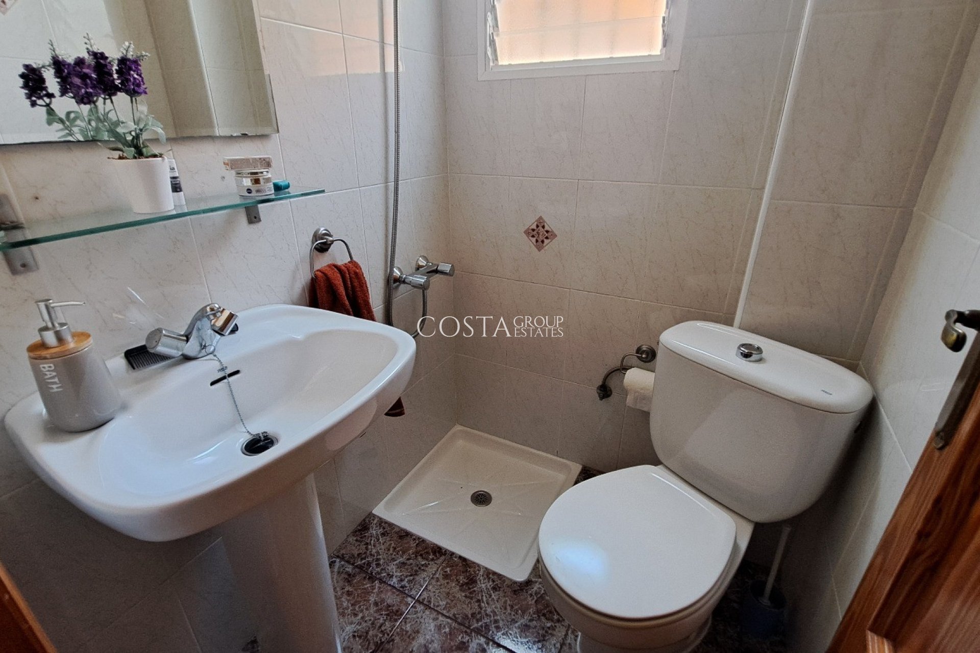 Resale - Villa -
Los Alcazares