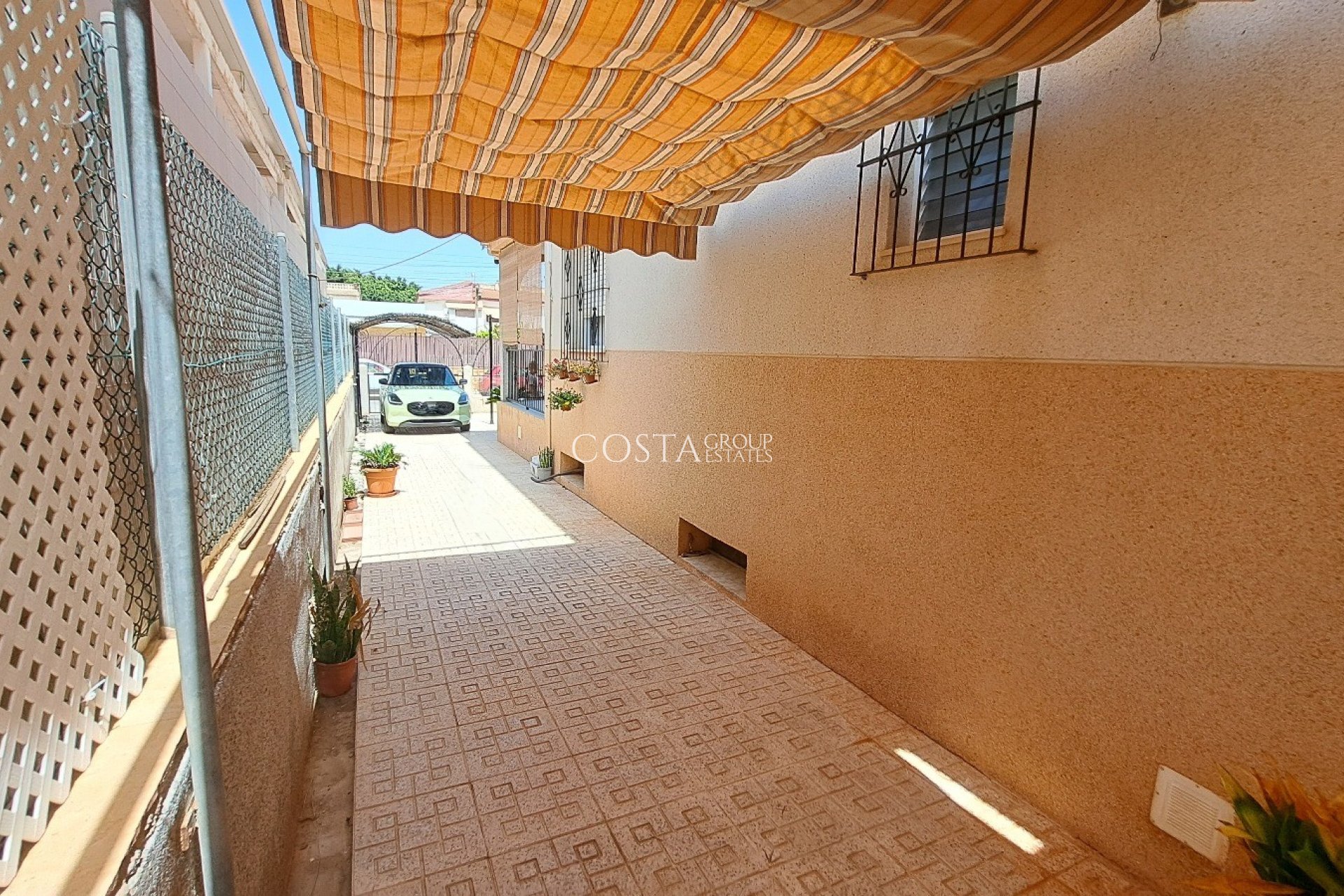 Resale - Villa -
Los Alcazares