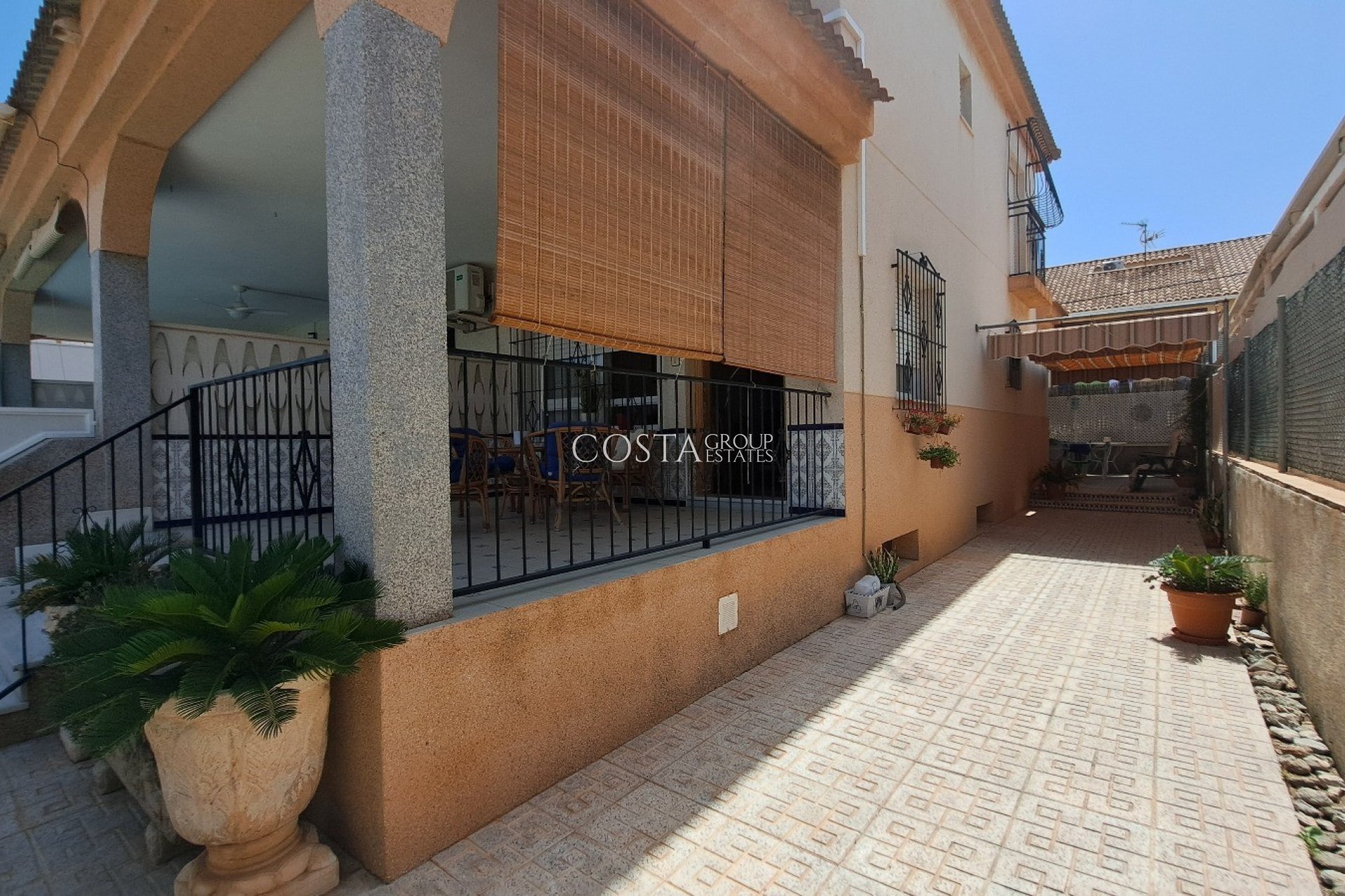 Resale - Villa -
Los Alcazares