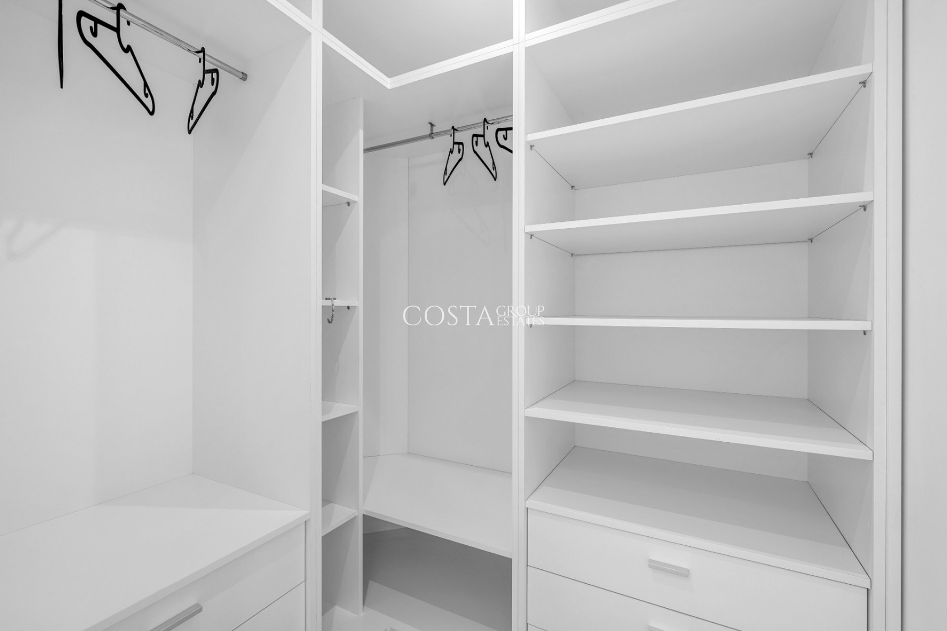 Resale - Villa -
Los Alcazares