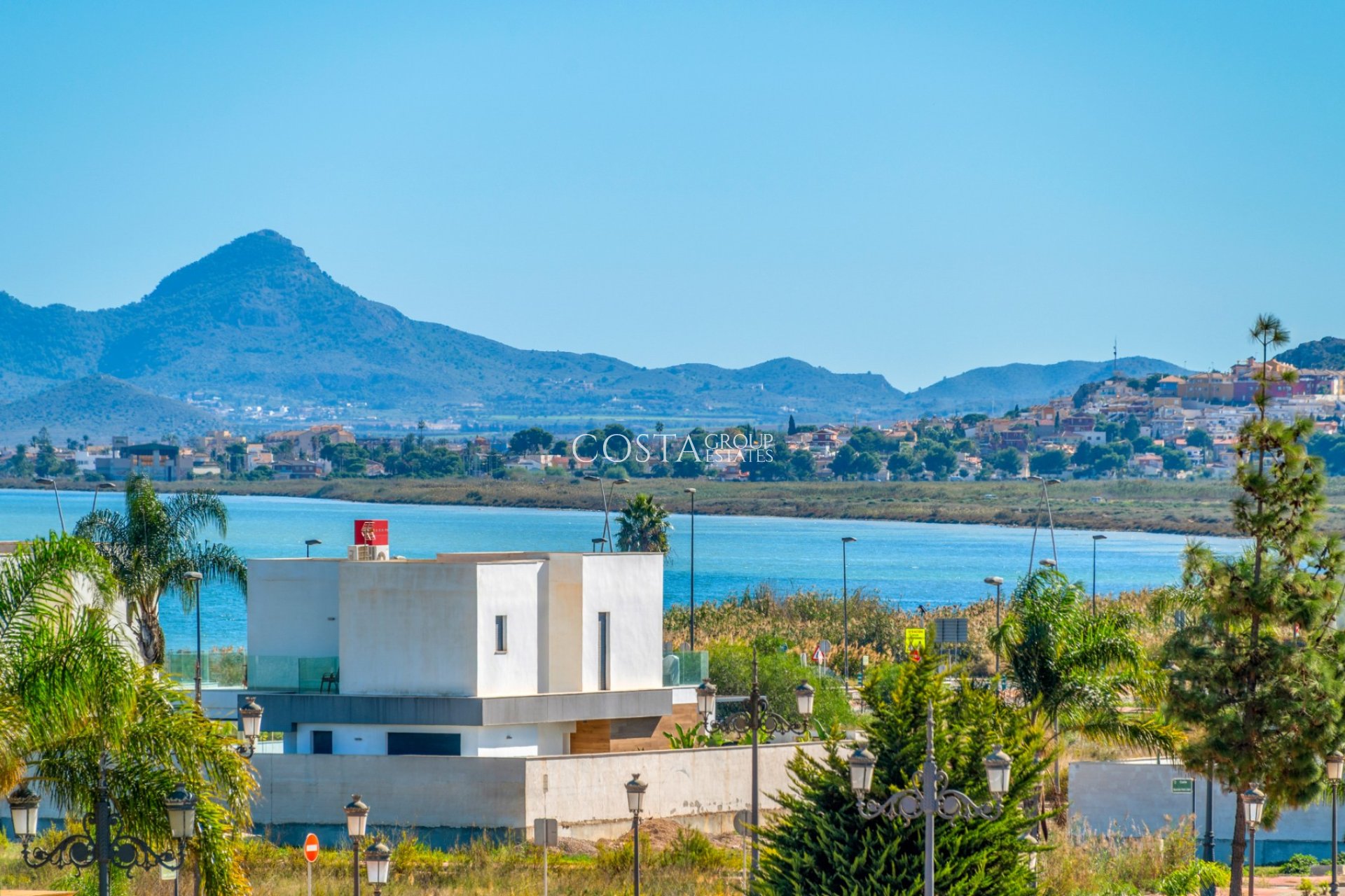 Resale - Villa -
Los Alcazares