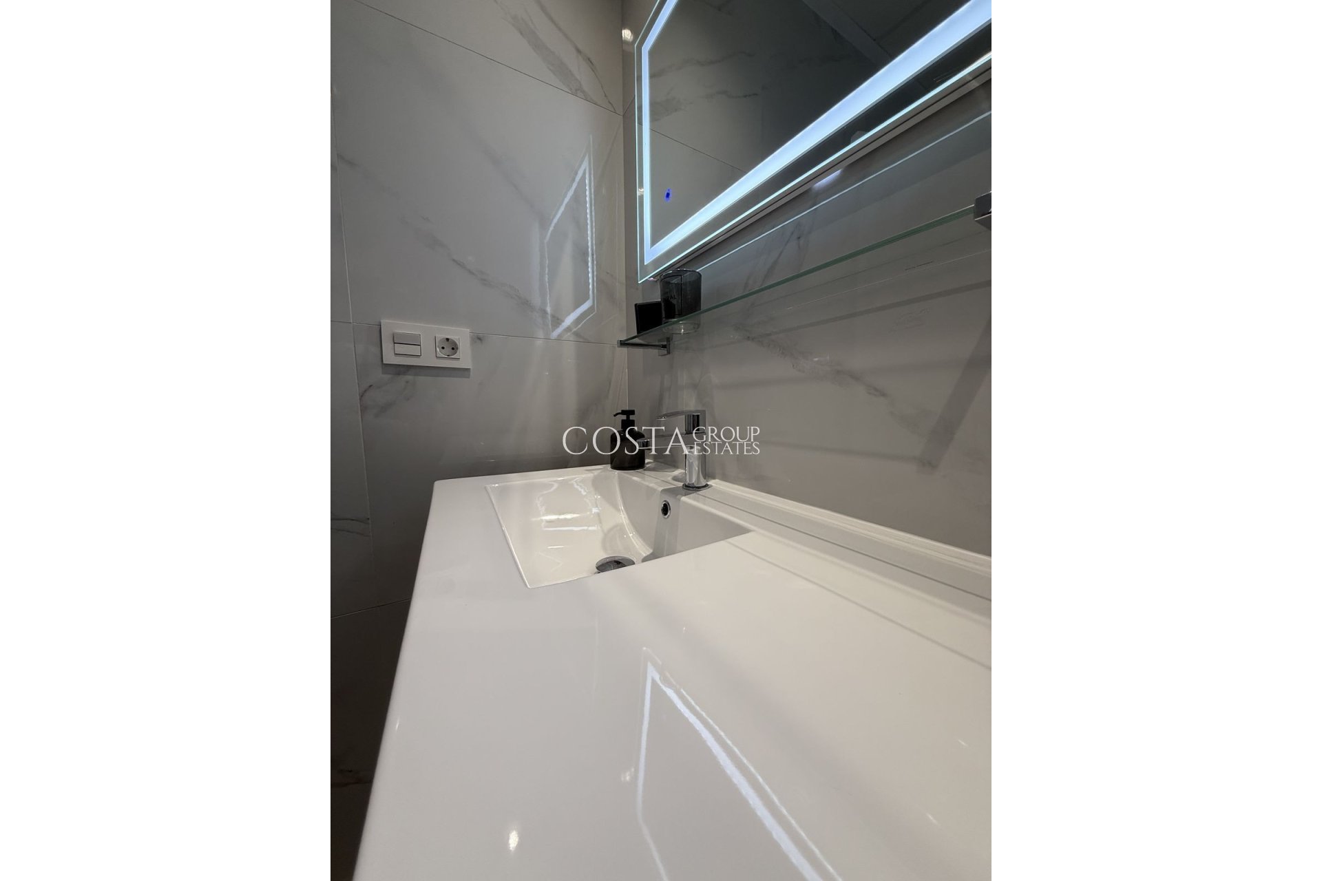 Resale - Villa -
Los Montesinos - Los Montesinos Centro