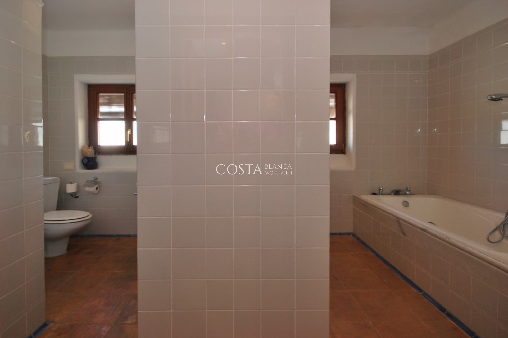 Resale - Villa -
Moraira - Benimeit