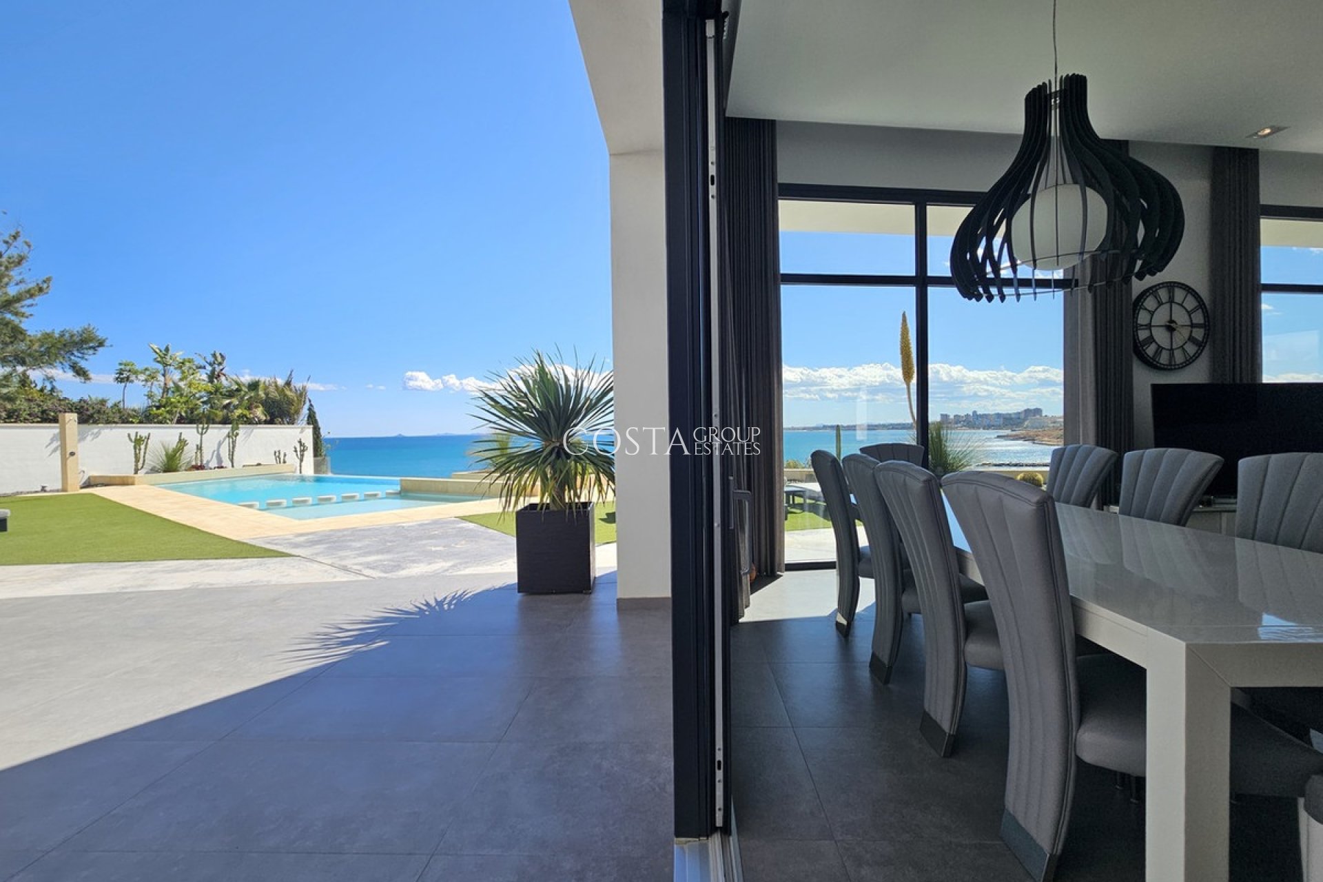 Resale - Villa -
Orihuela - Cabo Roig