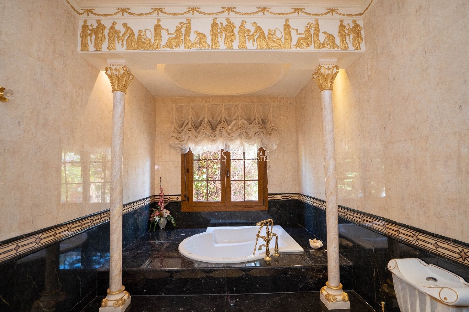 Resale - Villa -
Orihuela - Campoamor