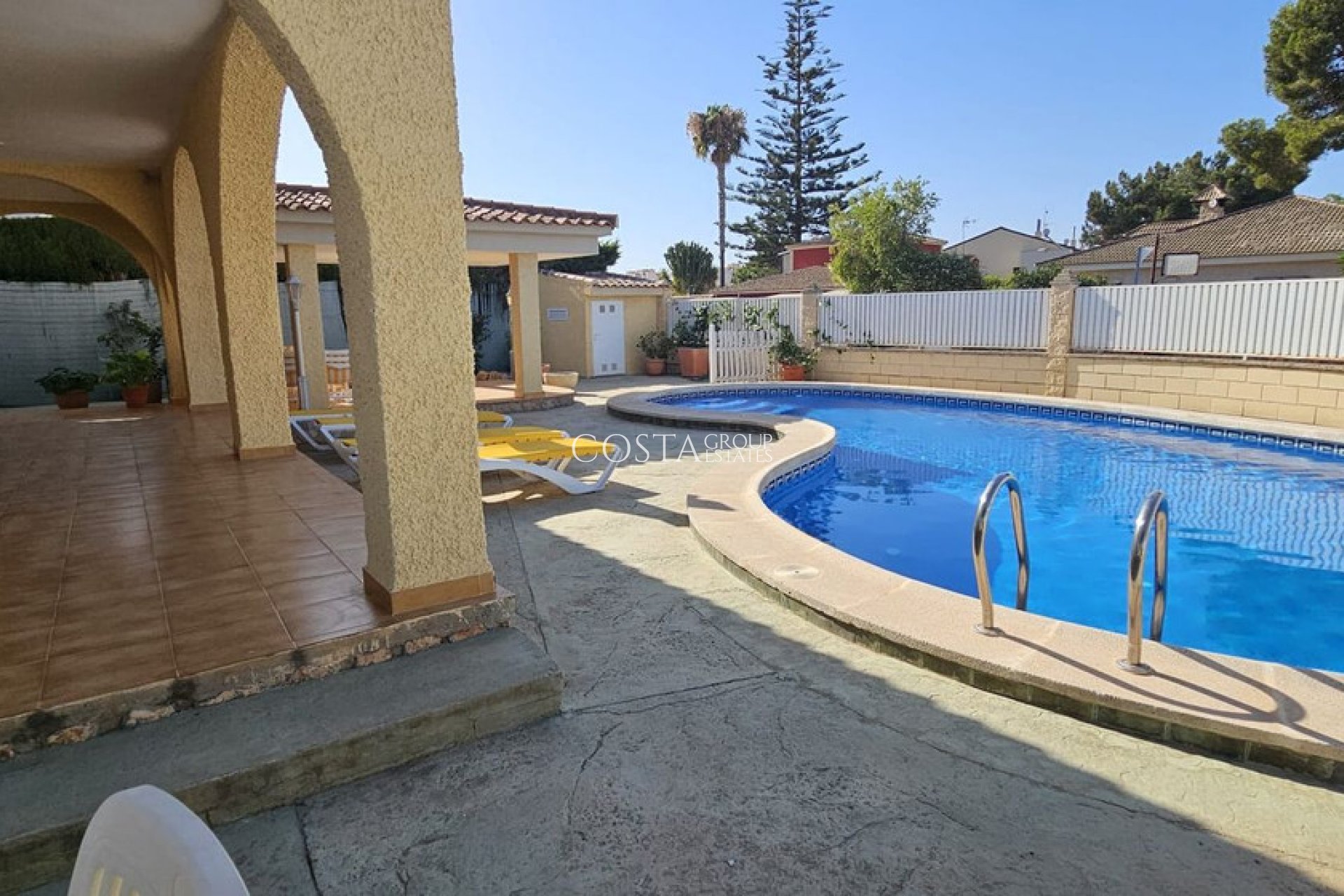Resale - Villa -
Orihuela - Campoamor