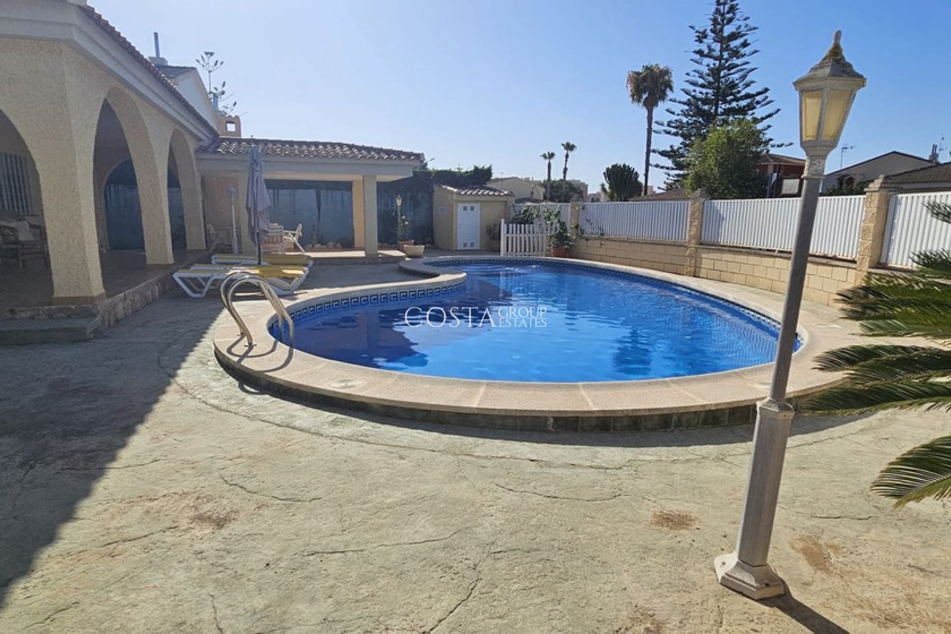 Resale - Villa -
Orihuela - Campoamor