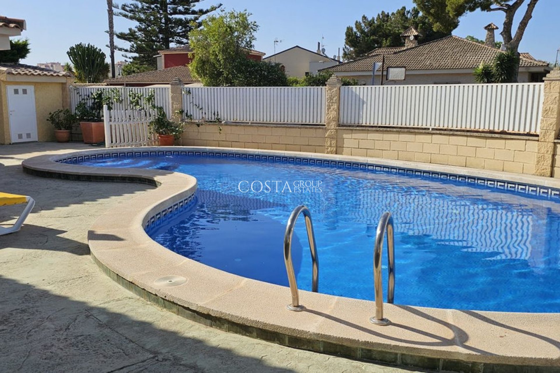 Resale - Villa -
Orihuela - Campoamor