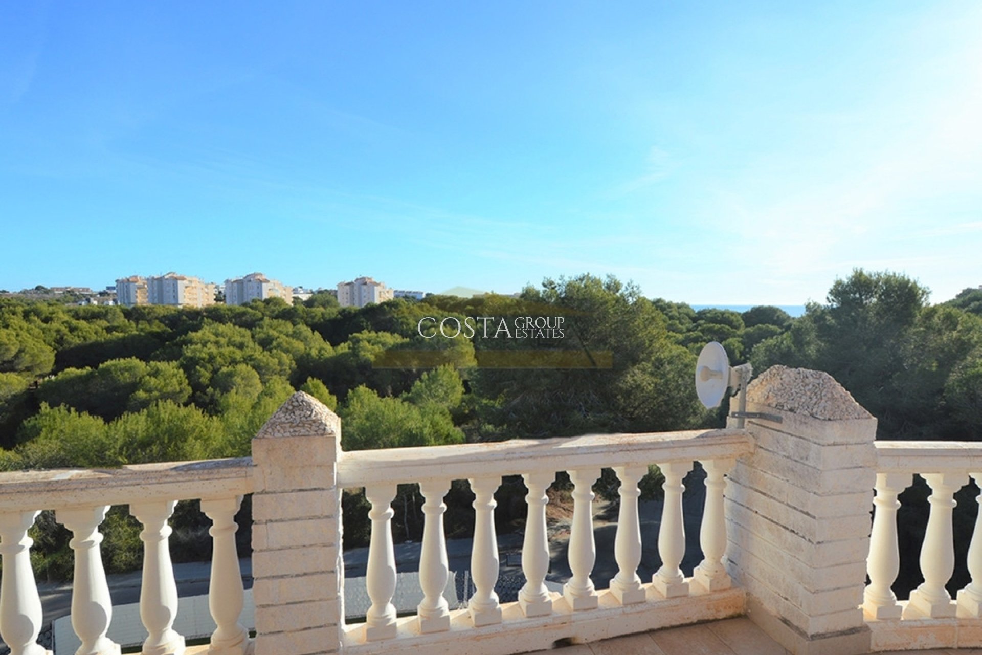 Resale - Villa -
Orihuela - Campoamor