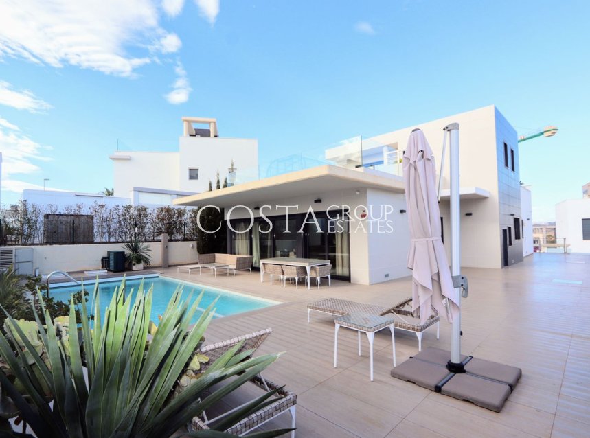 Resale - Villa -
Orihuela - Campoamor