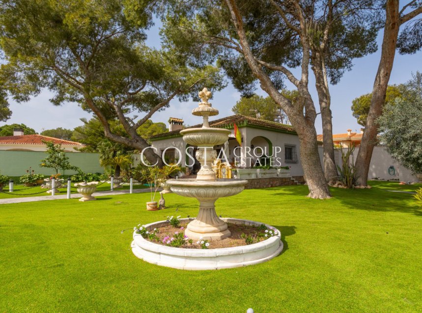 Resale - Villa -
Orihuela - Campoamor