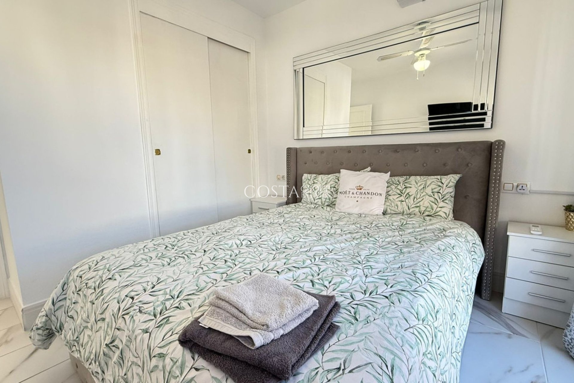 Resale - Villa -
Orihuela Costa - Blue Lagoon