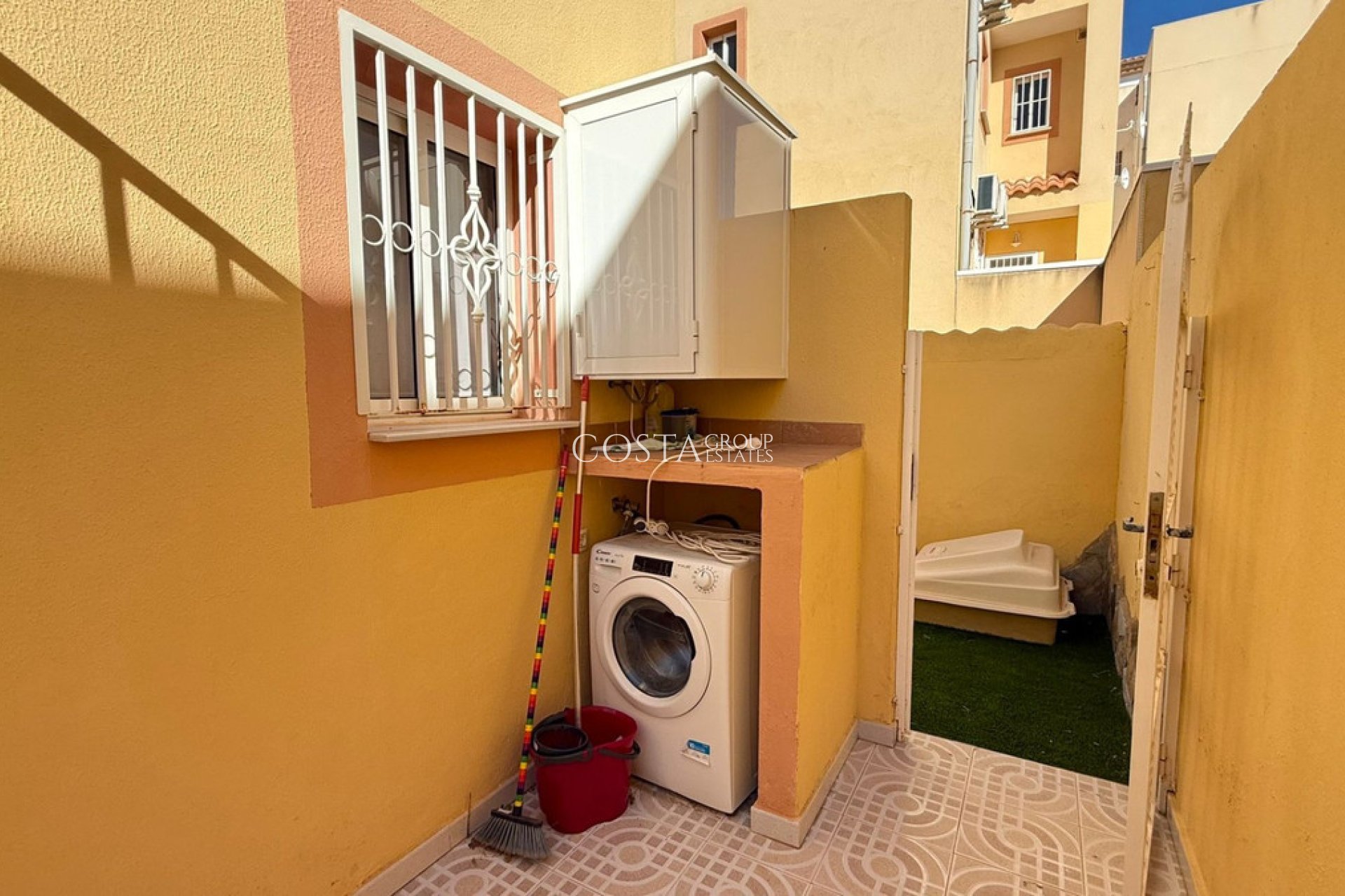 Resale - Villa -
Orihuela Costa - Blue Lagoon