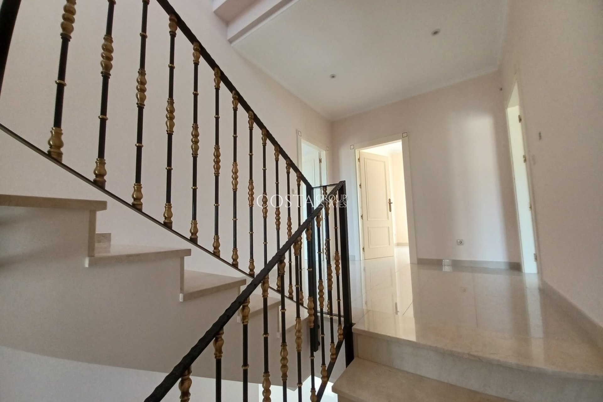 Resale - Villa -
Orihuela Costa - Cabo Roig