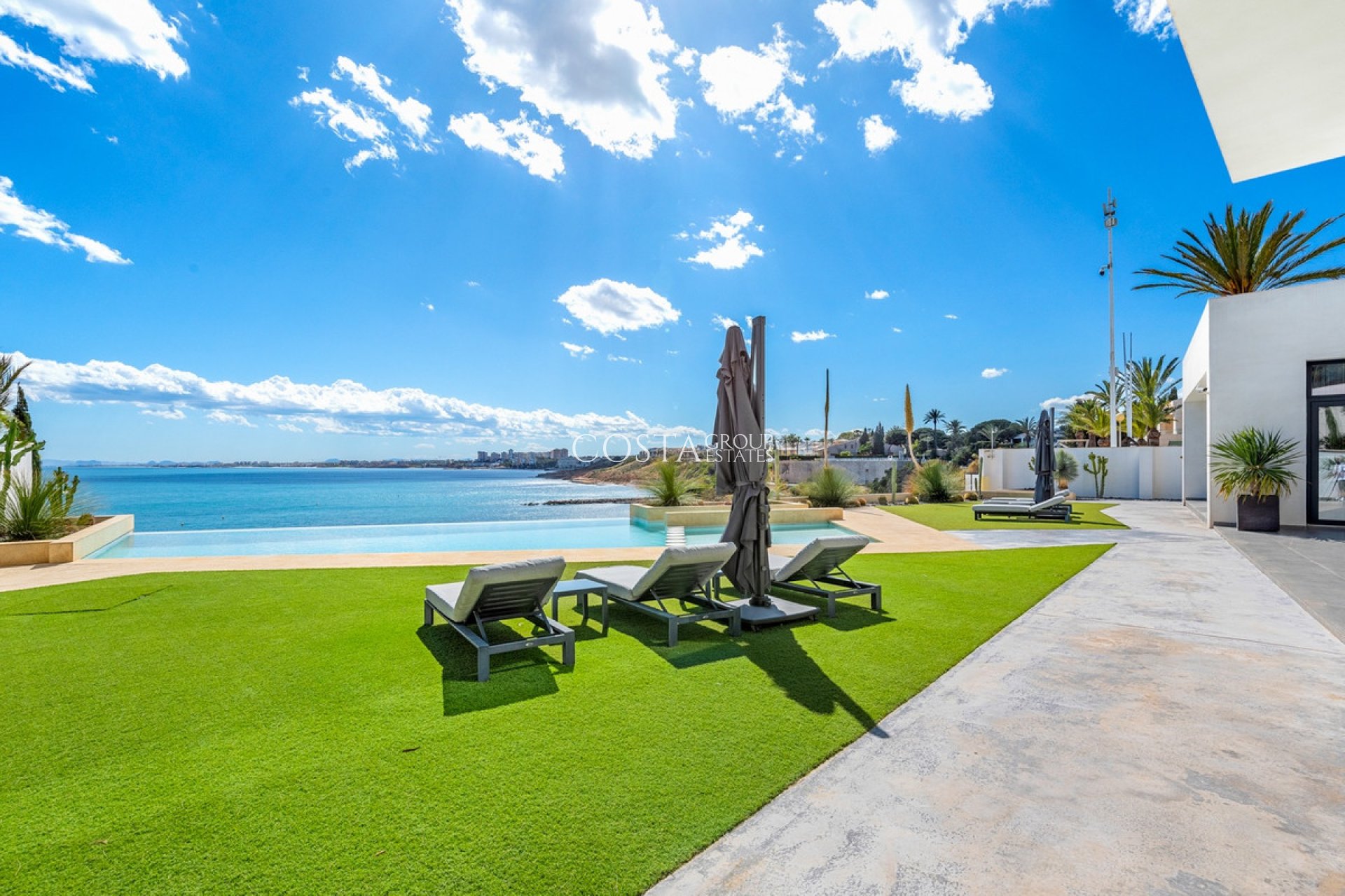 Resale - Villa -
Orihuela Costa - Cabo Roig