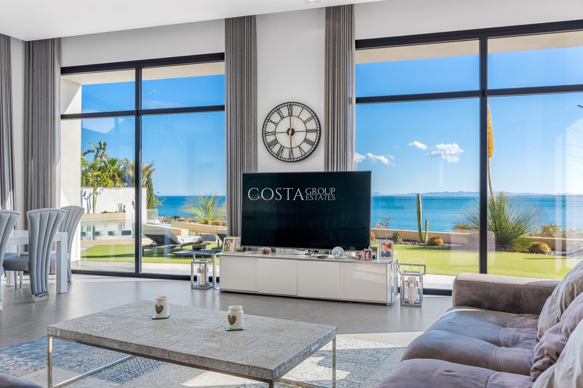 Resale - Villa -
Orihuela Costa - Cabo Roig