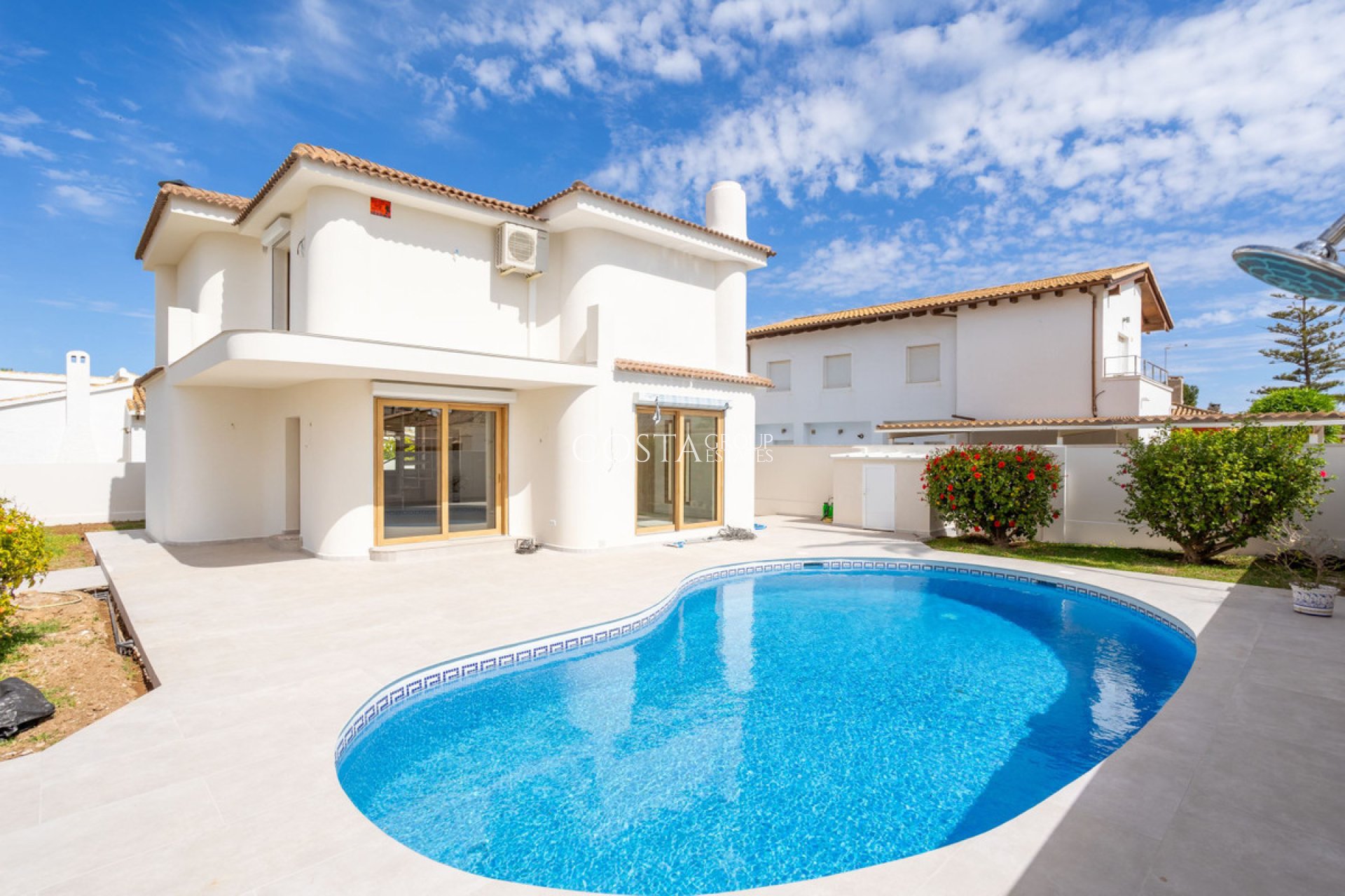 Resale - Villa -
Orihuela Costa - Cabo Roig