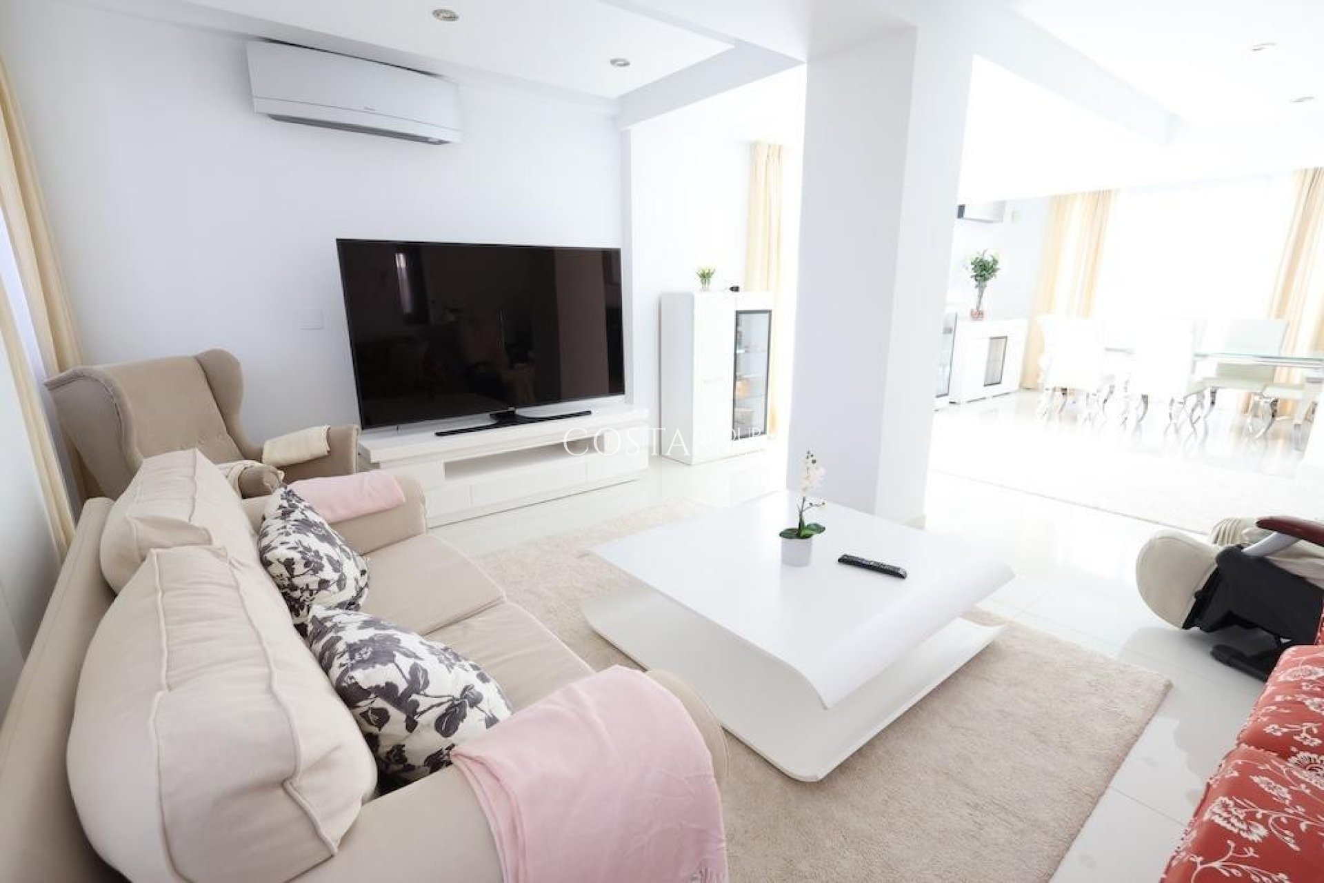 Resale - Villa -
Orihuela Costa - Cabo Roig