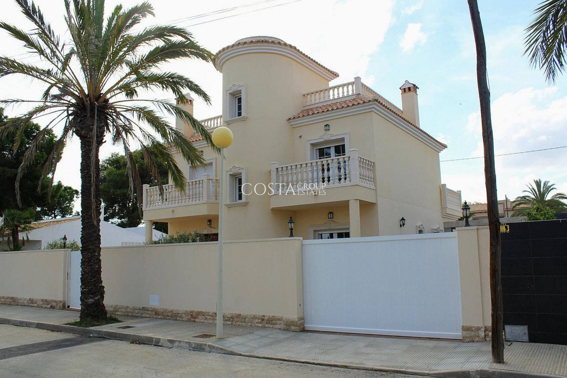 Resale - Villa -
Orihuela Costa - Cabo Roig