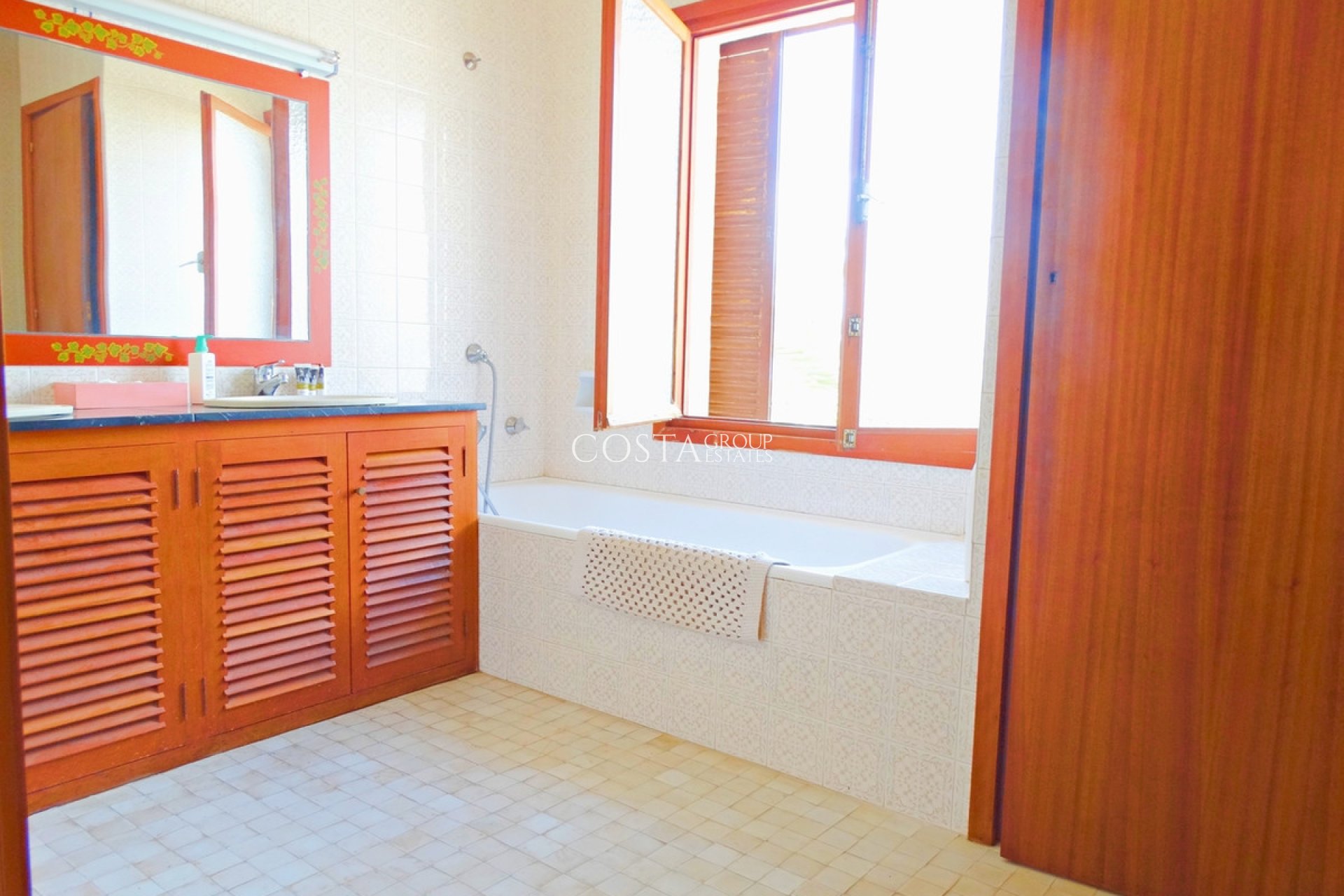 Resale - Villa -
Orihuela Costa - Cabo Roig