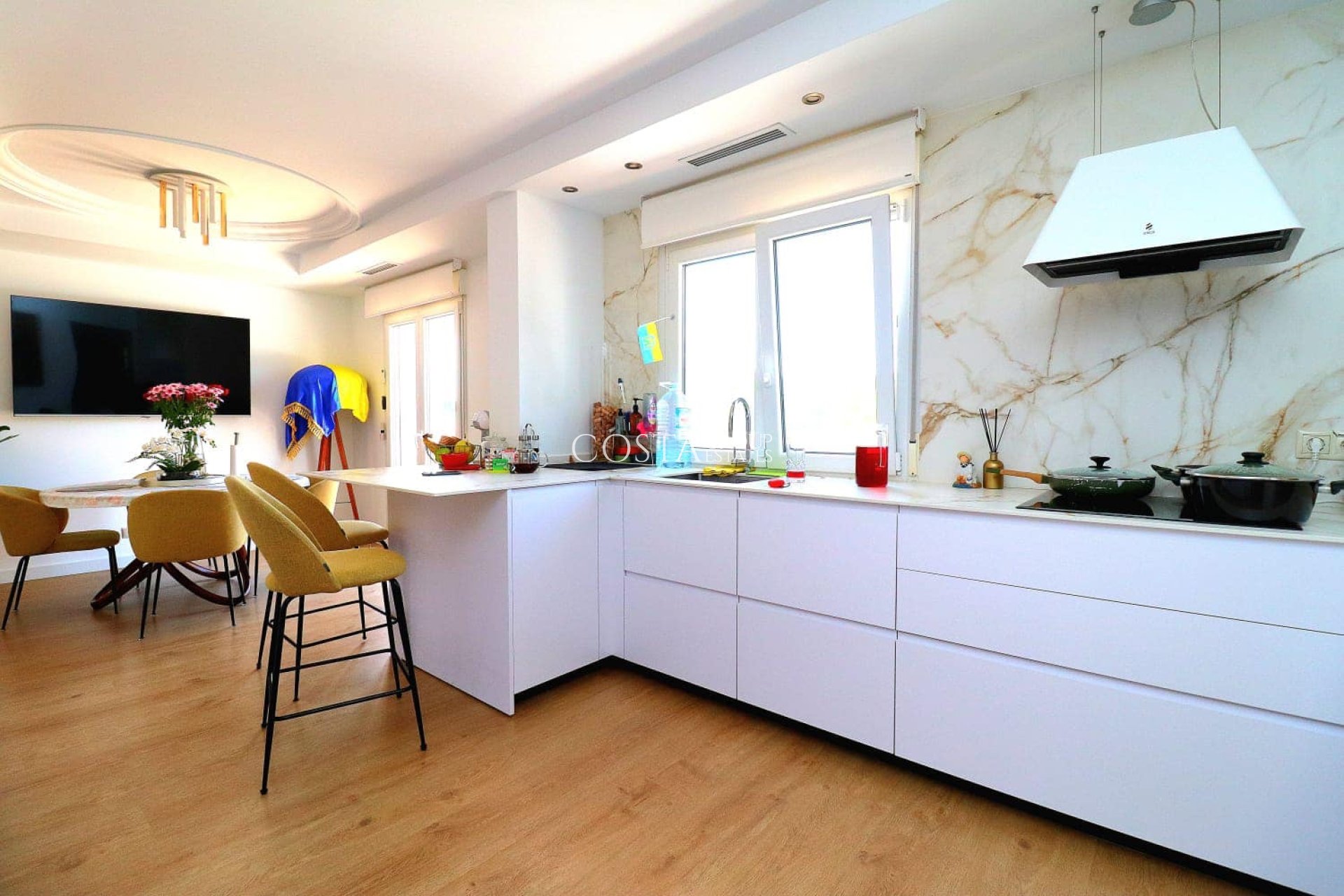 Resale - Villa -
Orihuela Costa - Campoamor