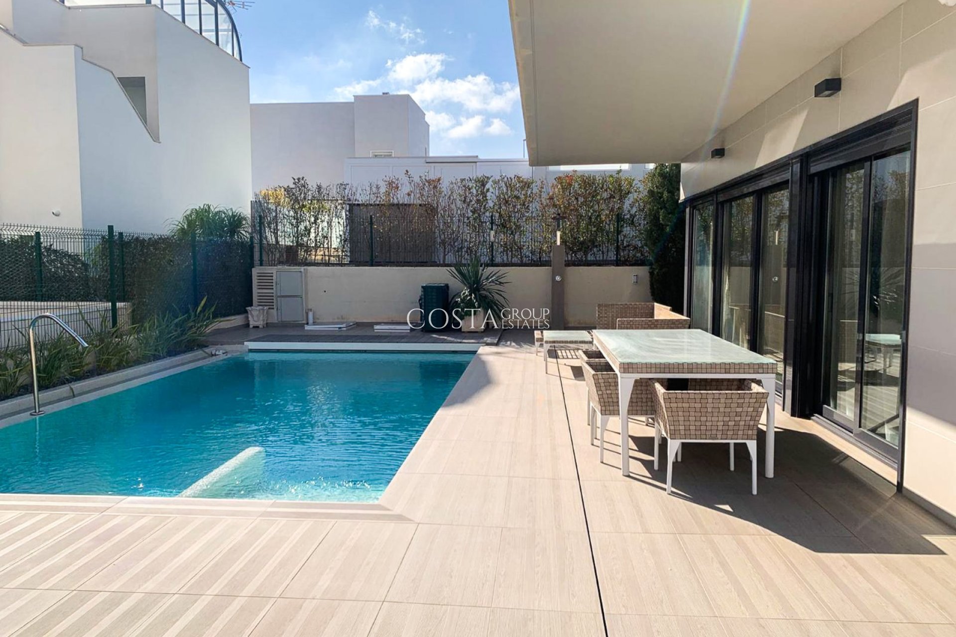 Resale - Villa -
Orihuela Costa - Campoamor