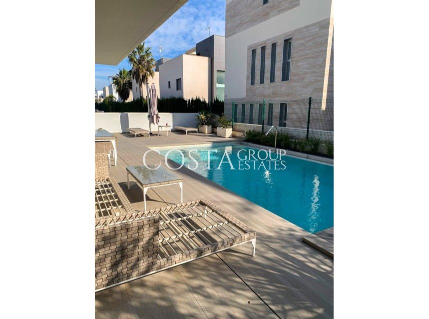 Resale - Villa -
Orihuela Costa - Campoamor