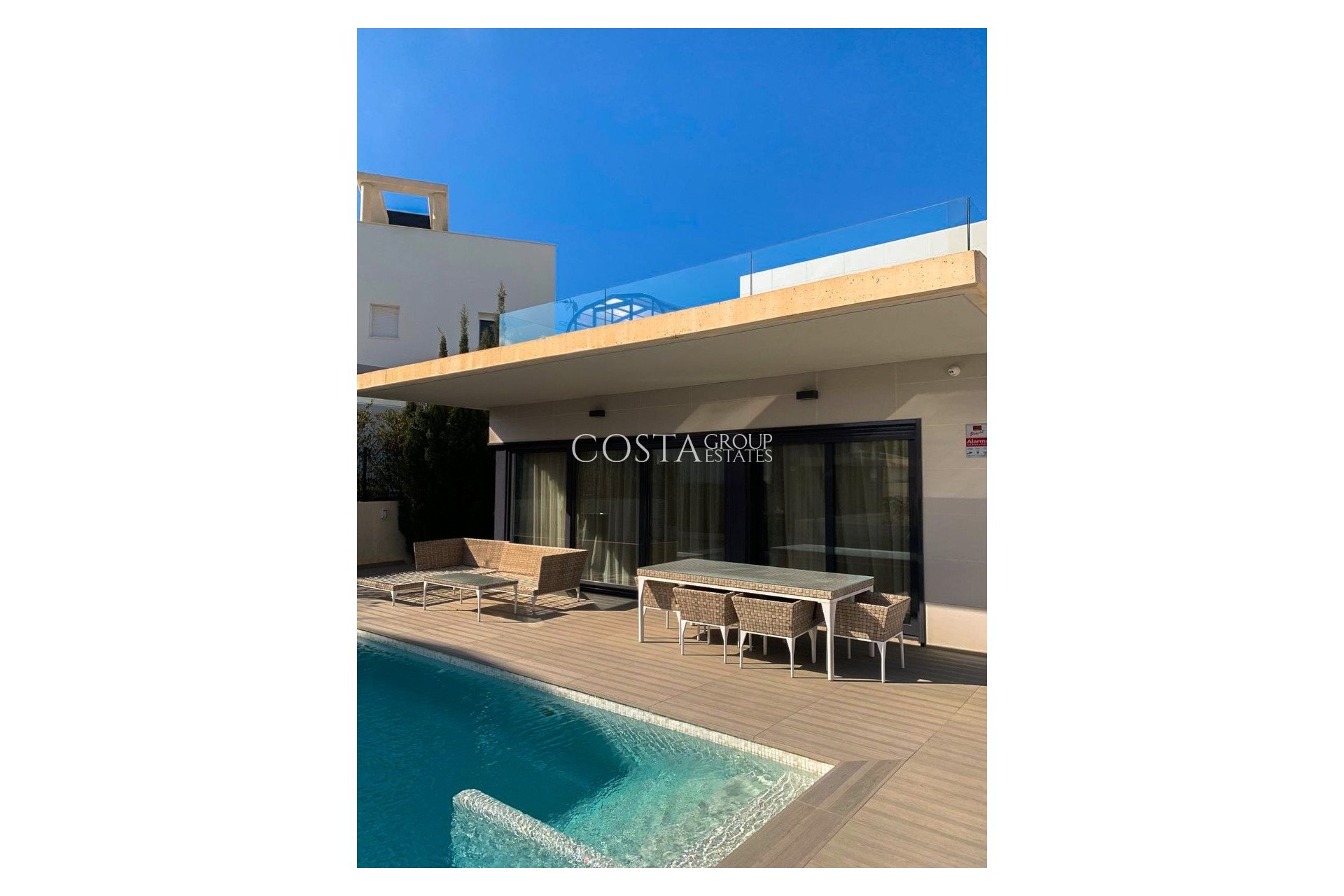 Resale - Villa -
Orihuela Costa - Campoamor