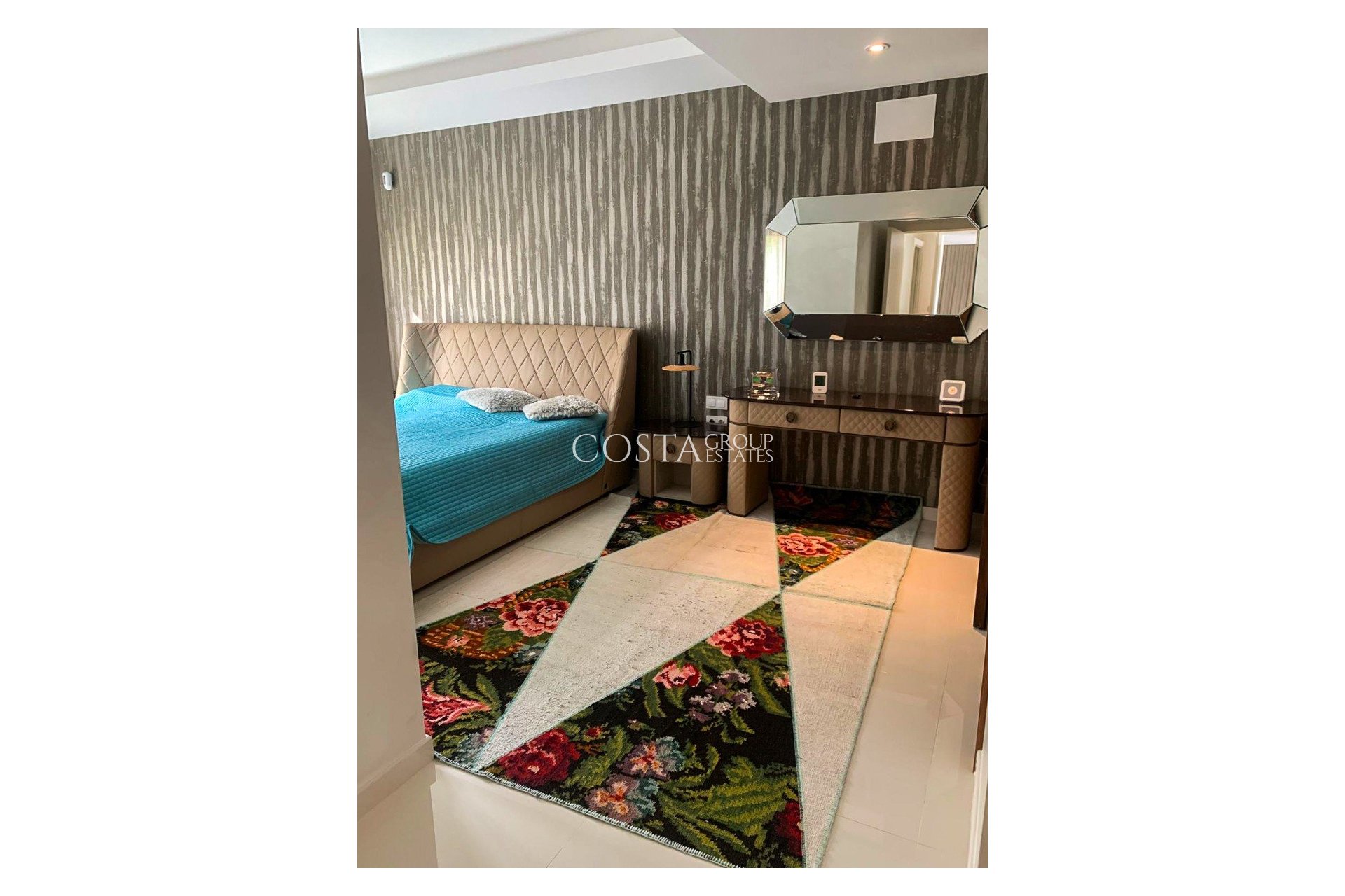 Resale - Villa -
Orihuela Costa - Campoamor