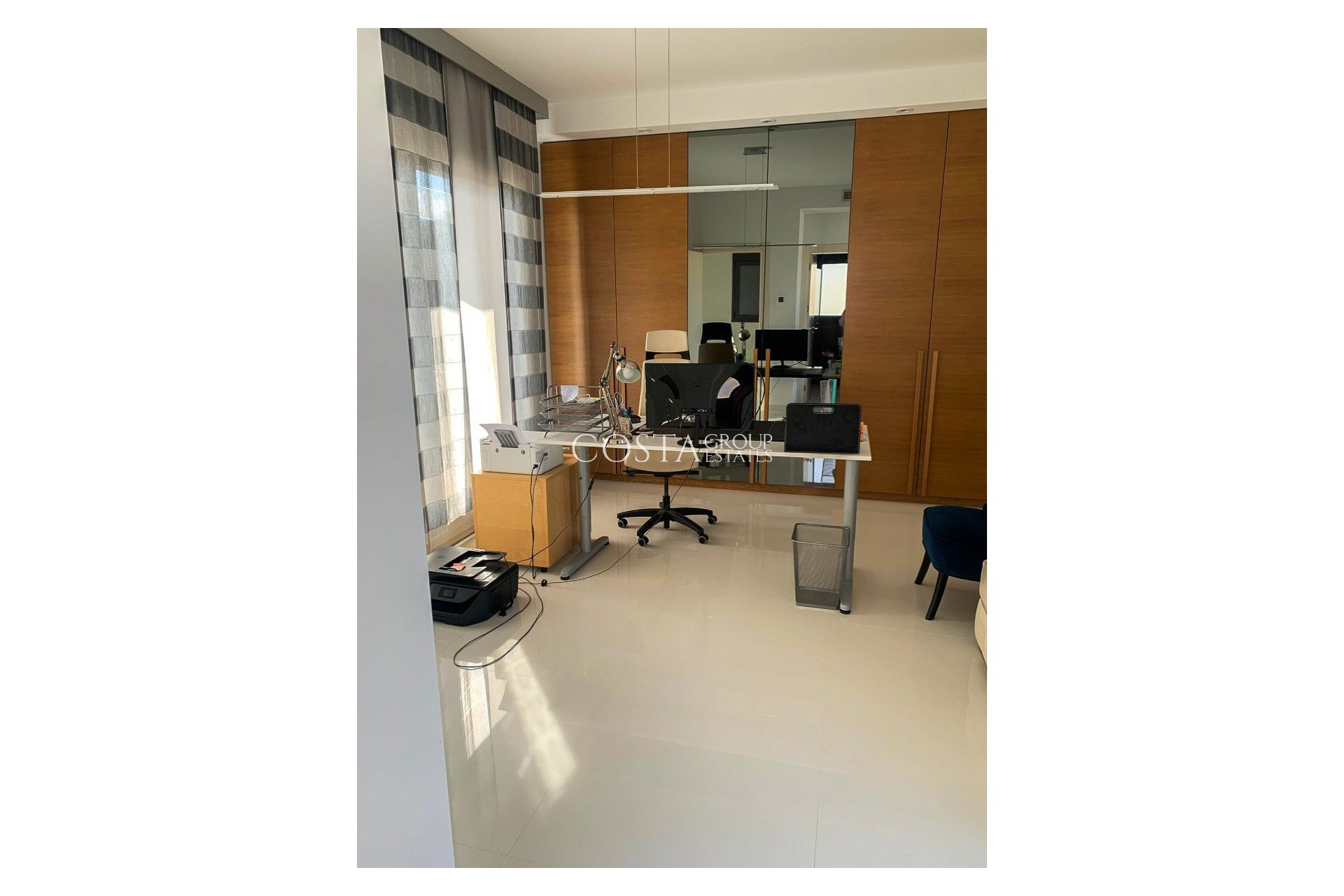 Resale - Villa -
Orihuela Costa - Campoamor