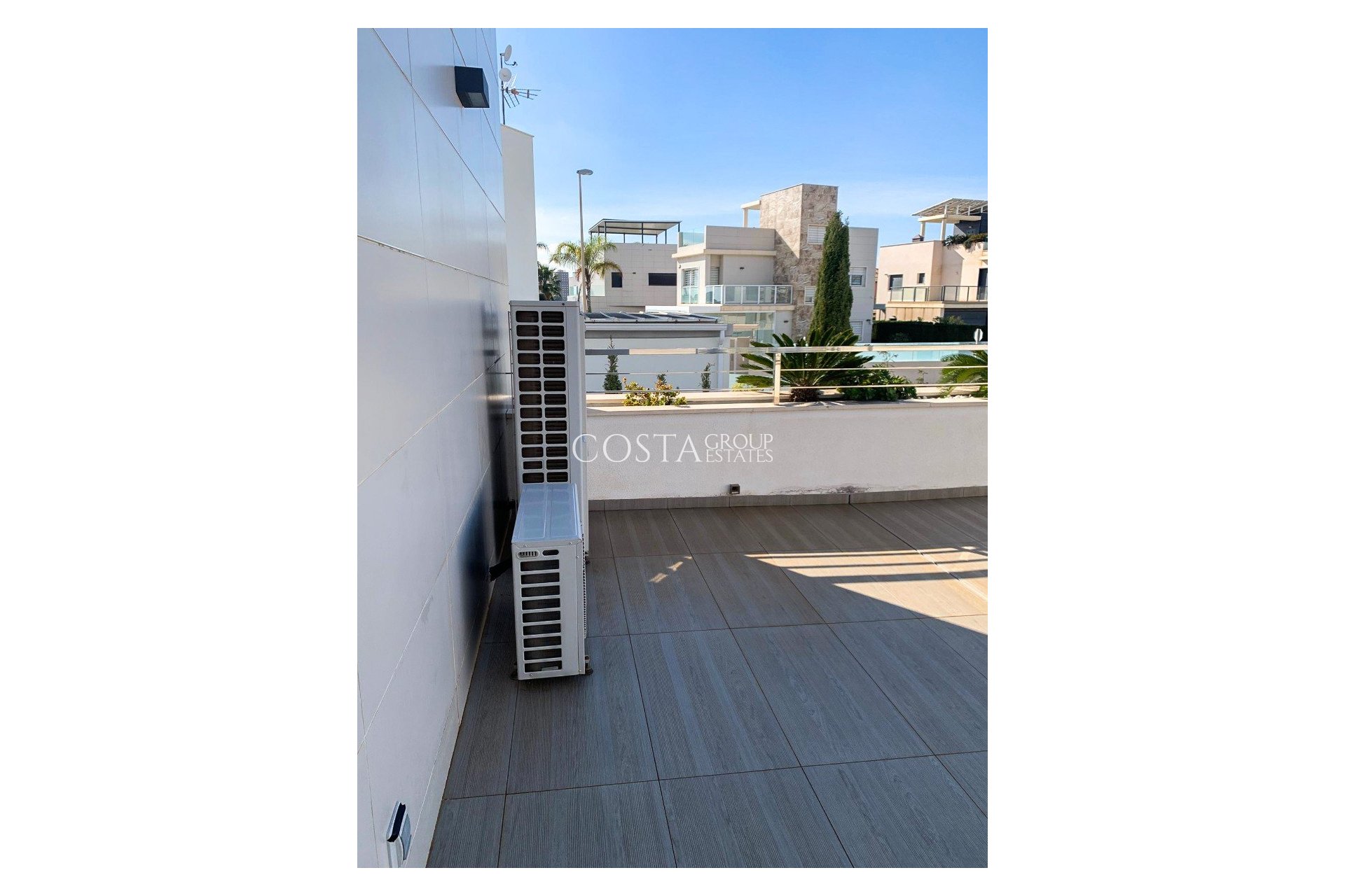 Resale - Villa -
Orihuela Costa - Campoamor