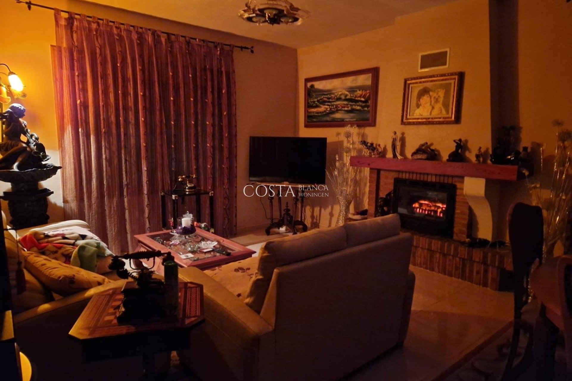 Resale - Villa -
Orihuela Costa - Campoamor