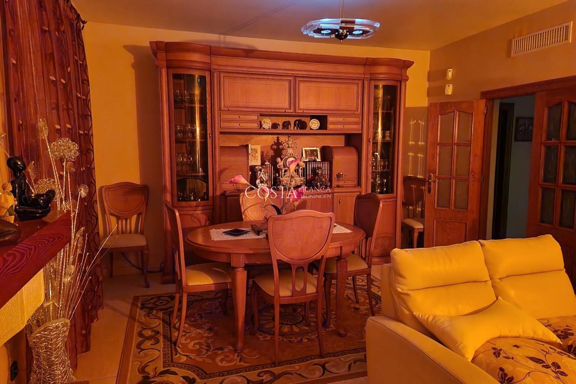 Resale - Villa -
Orihuela Costa - Campoamor