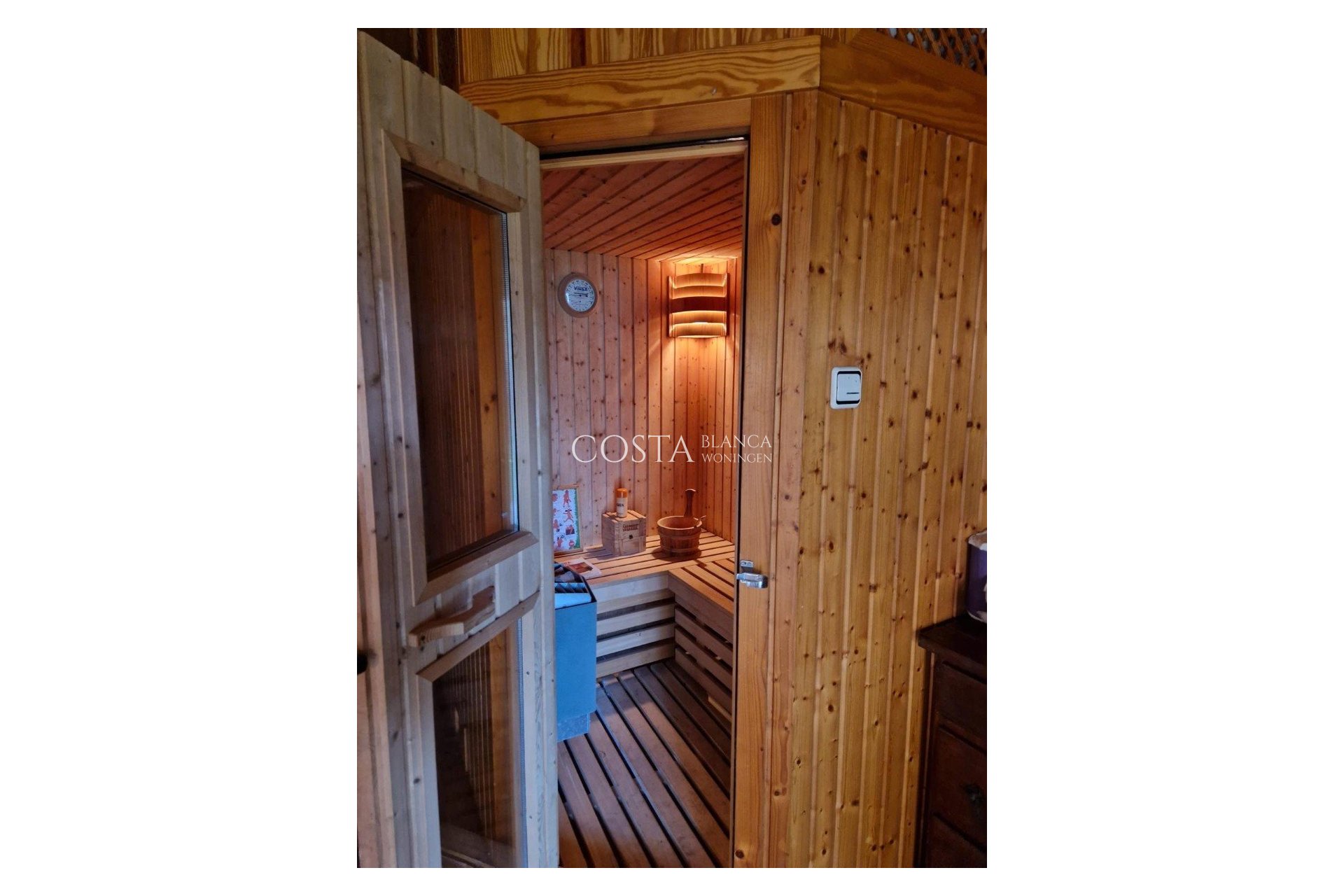 Resale - Villa -
Orihuela Costa - Campoamor