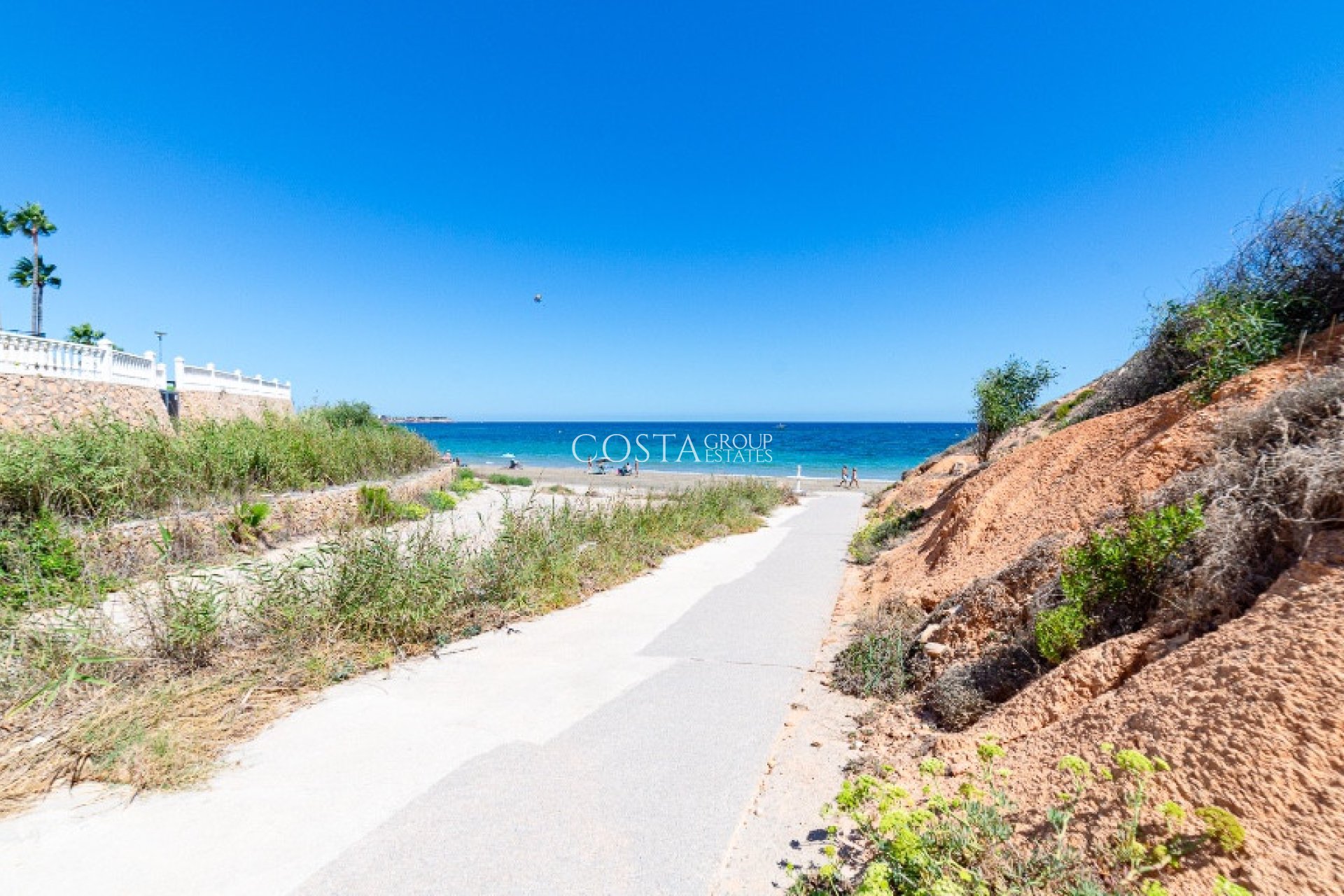 Resale - Villa -
Orihuela Costa - Campoamor