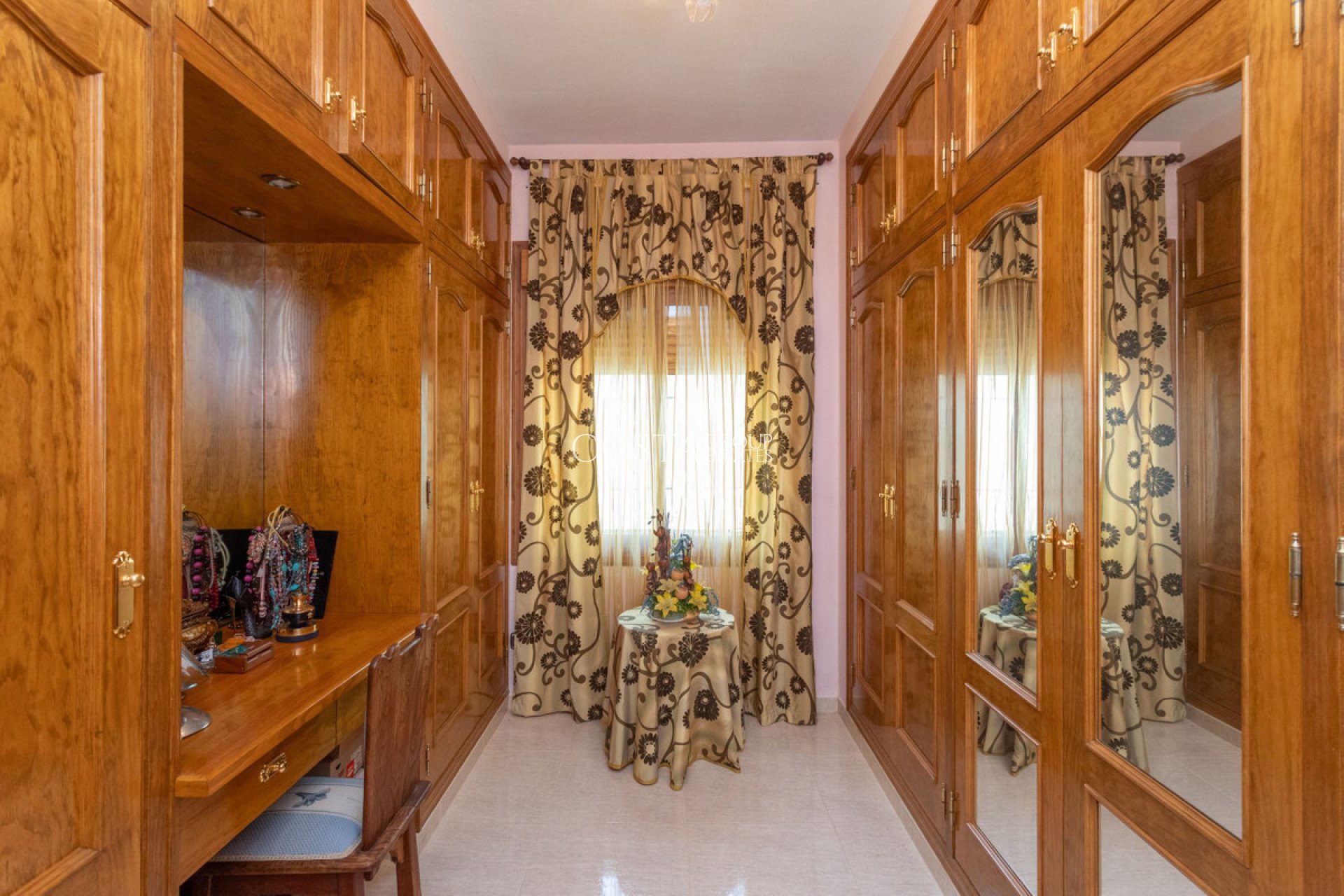 Resale - Villa -
Orihuela Costa - Campoamor