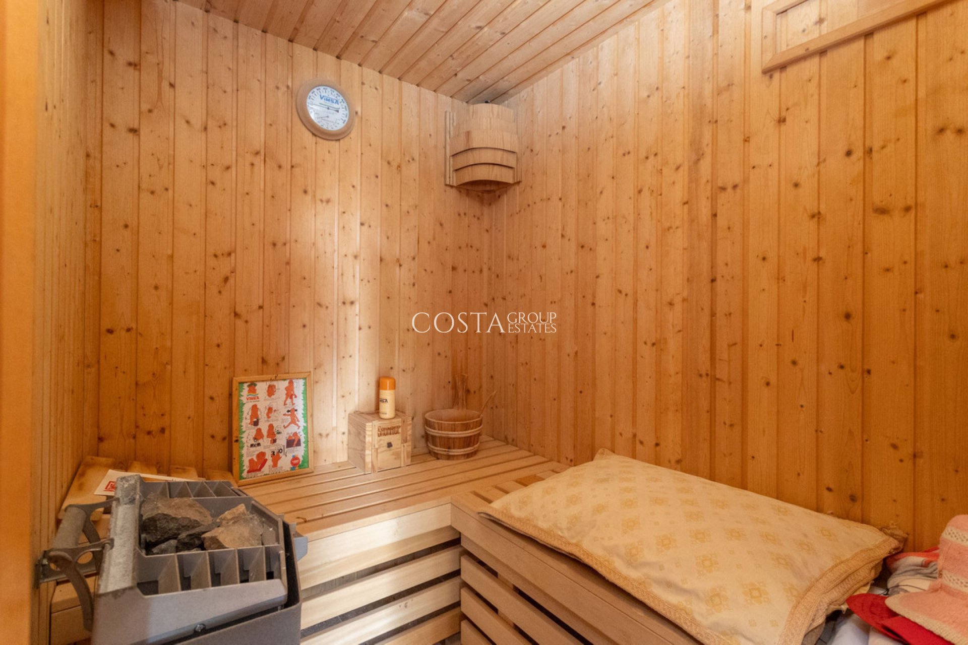 Resale - Villa -
Orihuela Costa - Campoamor