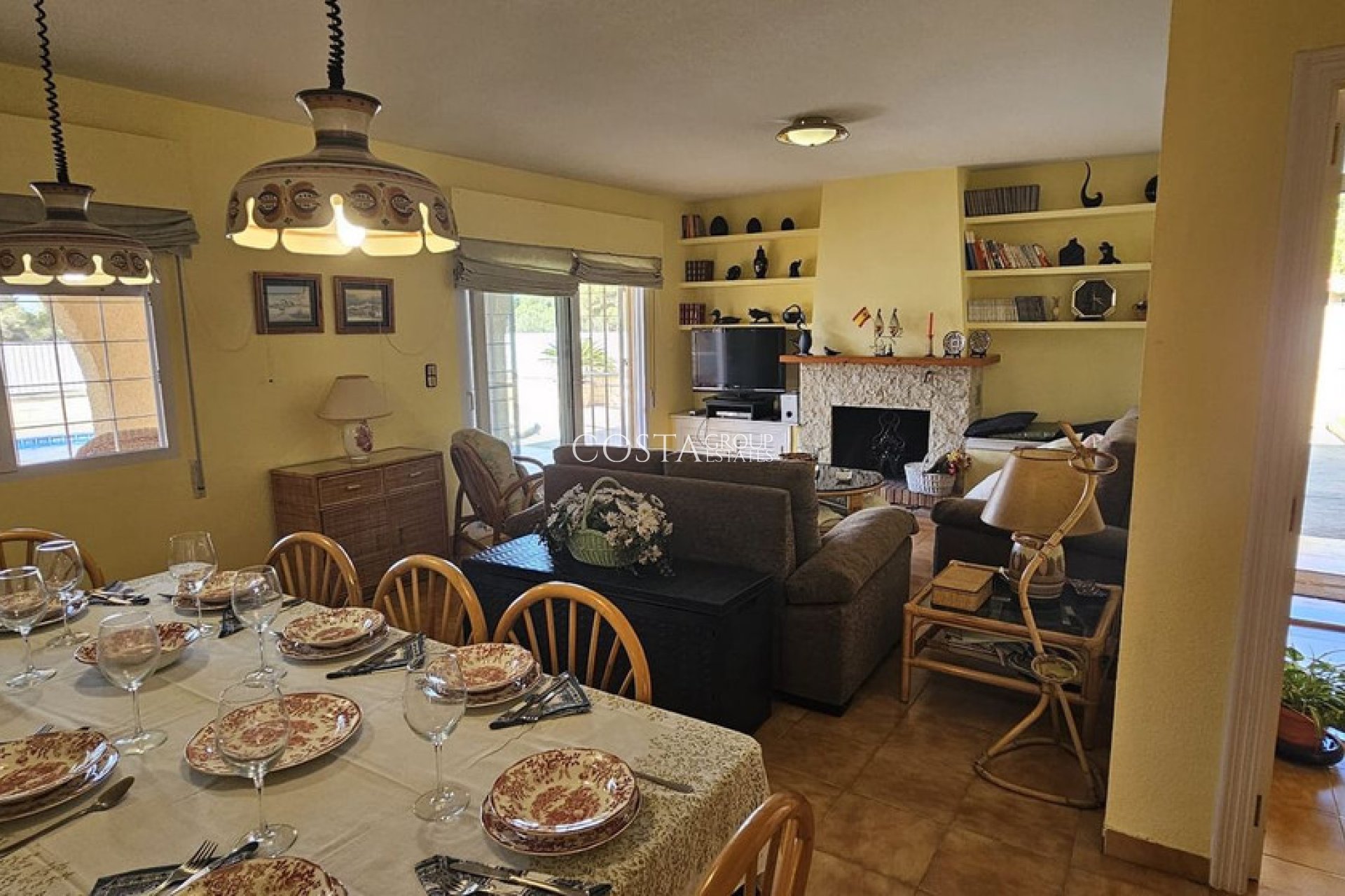 Resale - Villa -
Orihuela Costa - Campoamor