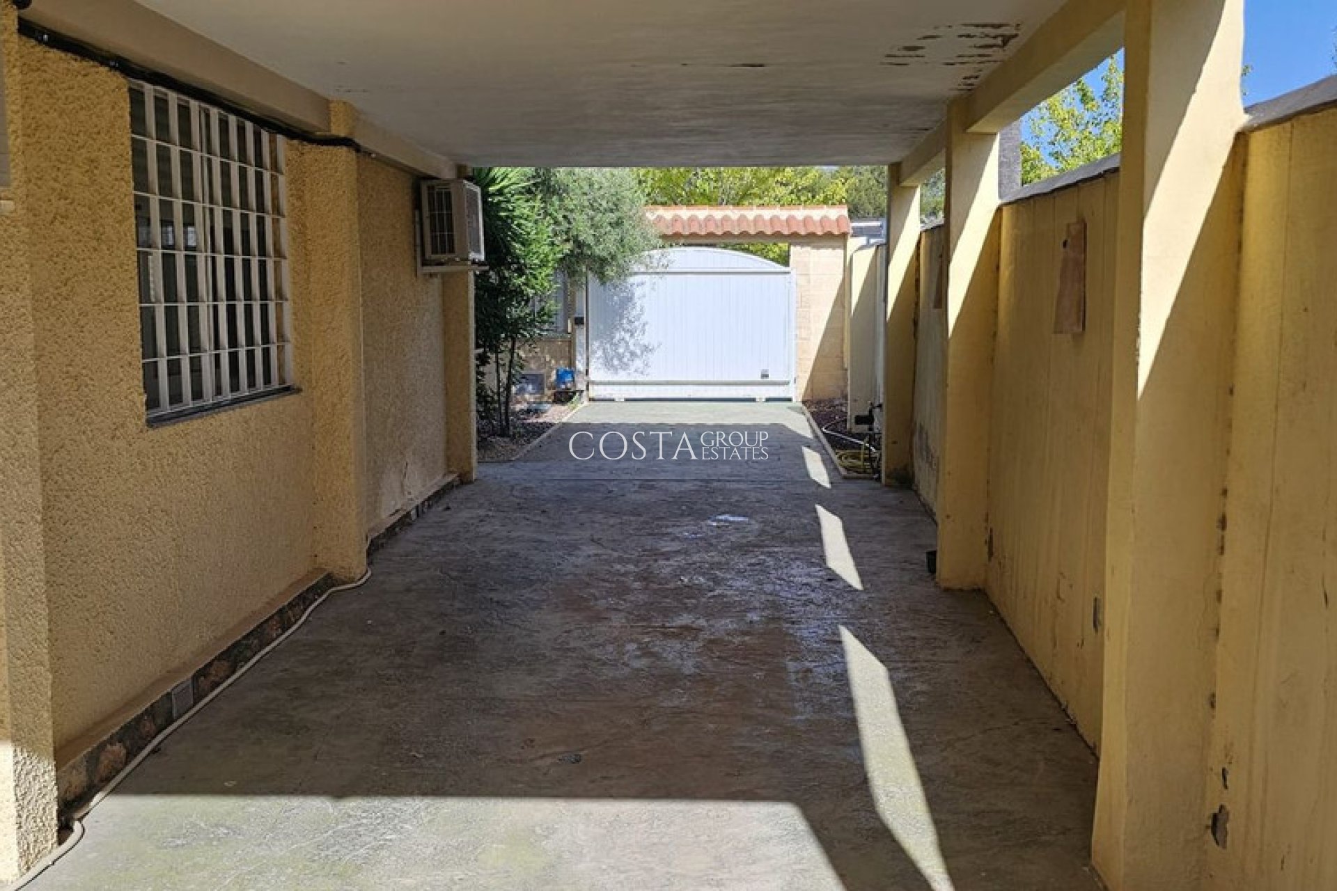 Resale - Villa -
Orihuela Costa - Campoamor